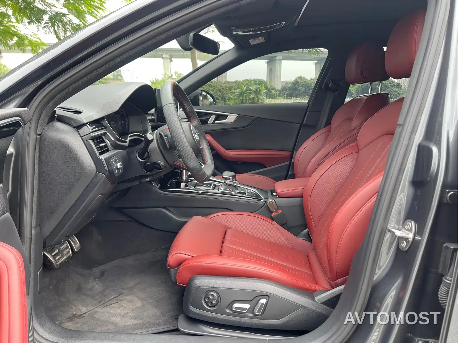 Audi A4L 2025 2 Million Celebration Edition 40 TFSI Luxury Dynamic — фото 19