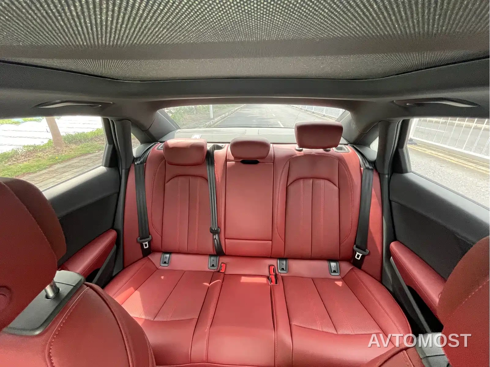 Audi A4L 2025 2 Million Celebration Edition 40 TFSI Luxury Dynamic — фото 24