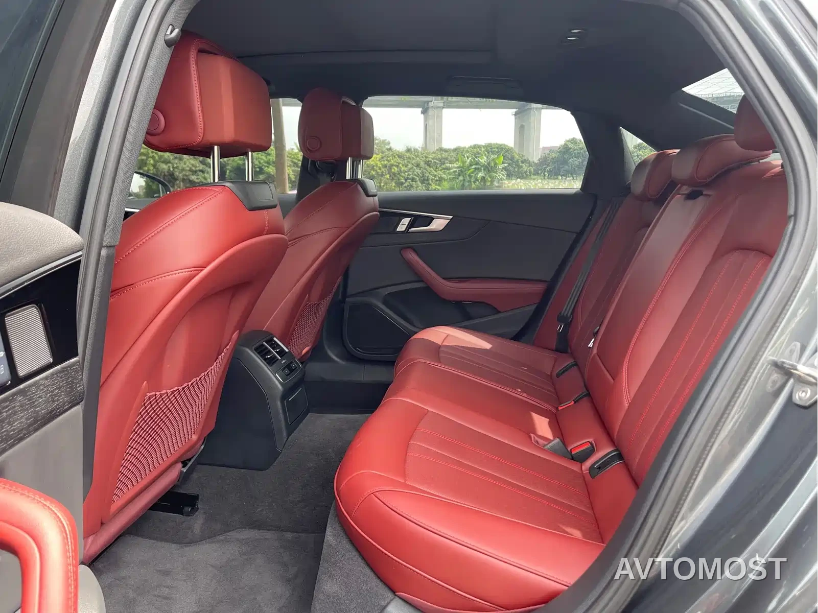 Audi A4L 2025 2 Million Celebration Edition 40 TFSI Luxury Dynamic — фото 27
