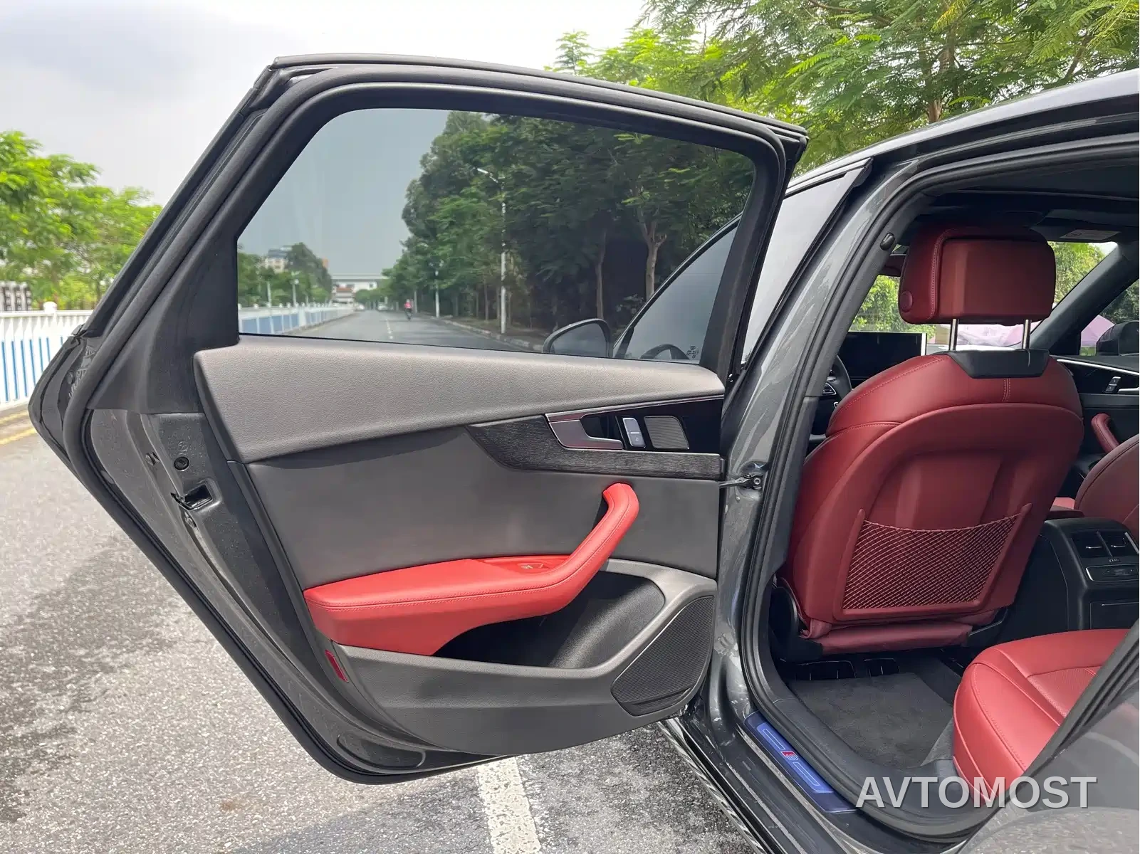 Audi A4L 2025 2 Million Celebration Edition 40 TFSI Luxury Dynamic — фото 28