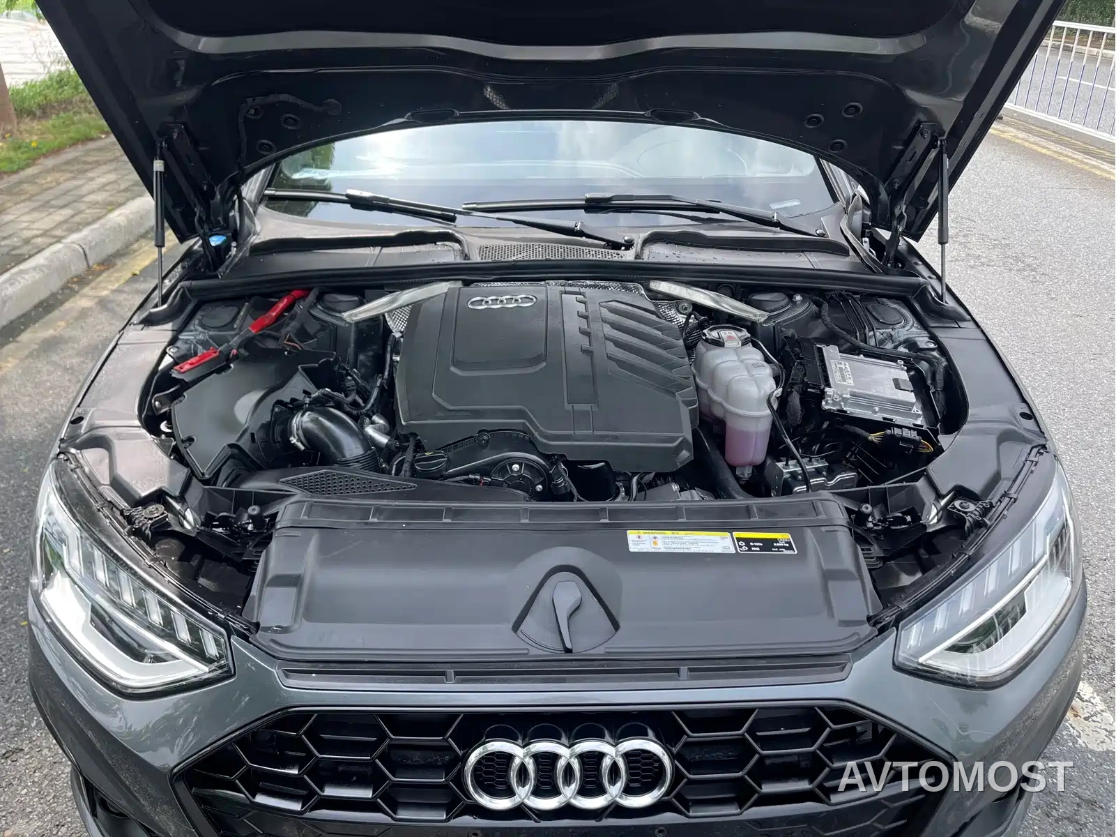 Audi A4L 2025 2 Million Celebration Edition 40 TFSI Luxury Dynamic — фото 29
