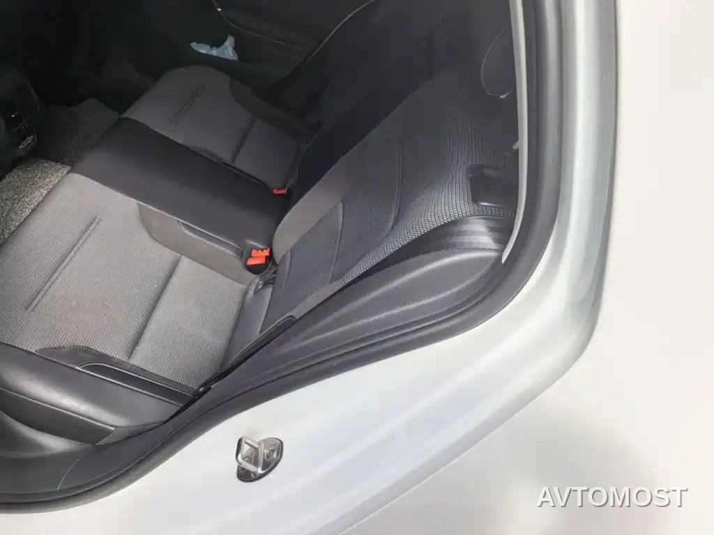 Volkswagen Golf Electric 2020 Chi — фото 14