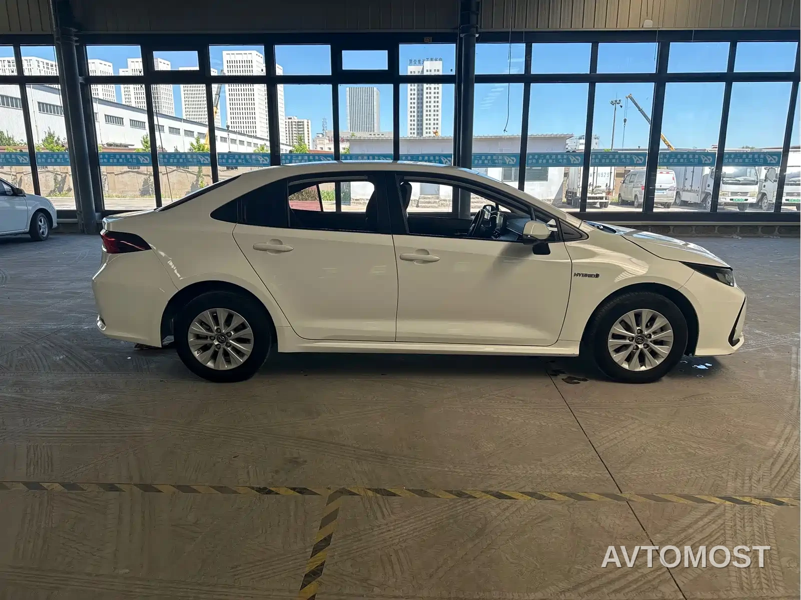 Toyota Corolla 2021 Hybrid 1.8L E-CVT Pioneer Edition — фото 4