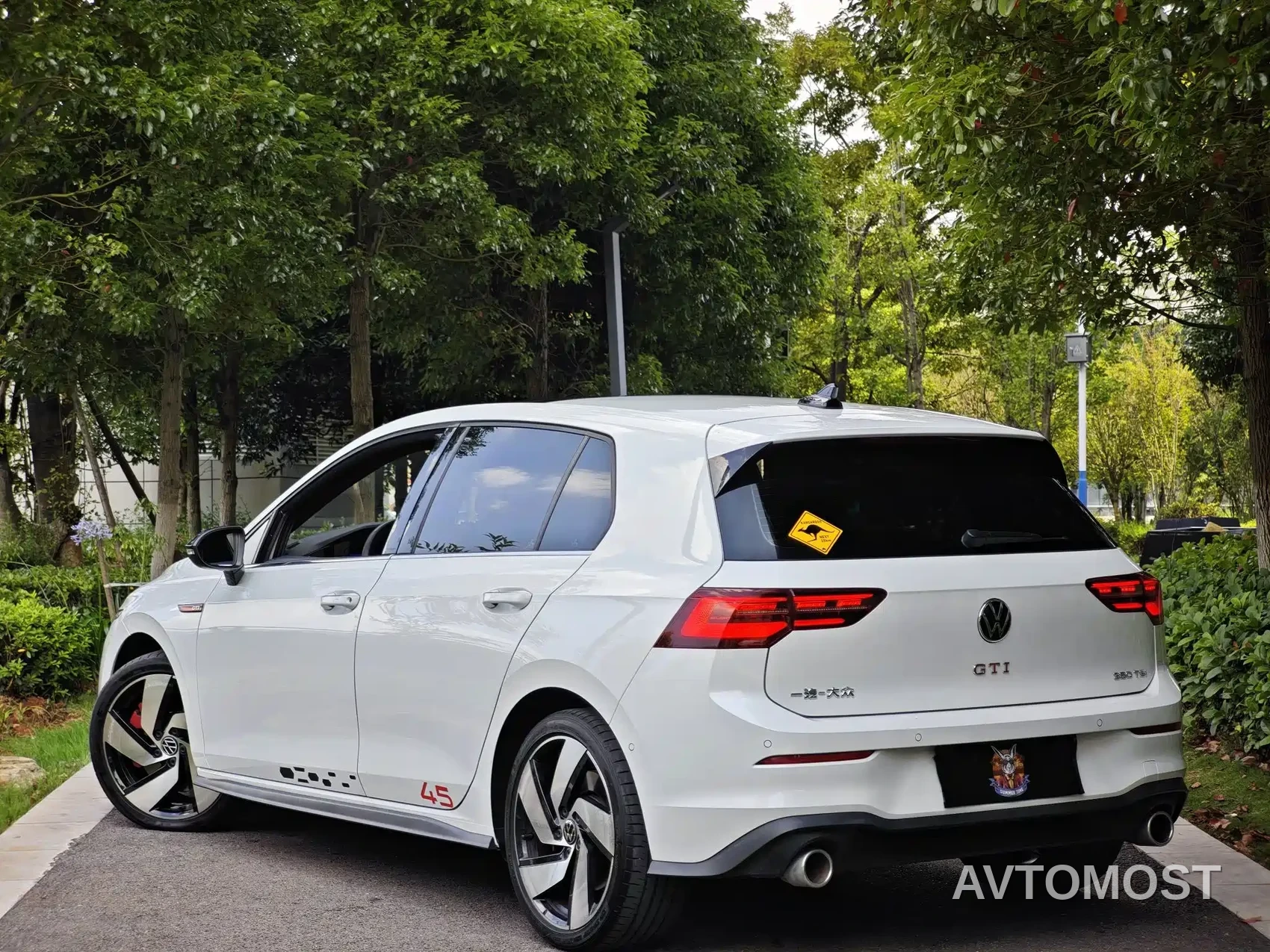 Volkswagen Golf GTI 2023 380TSI DSG GTI — фото 7