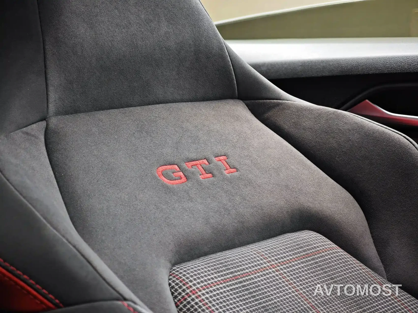 Volkswagen Golf GTI 2023 380TSI DSG GTI — фото 13