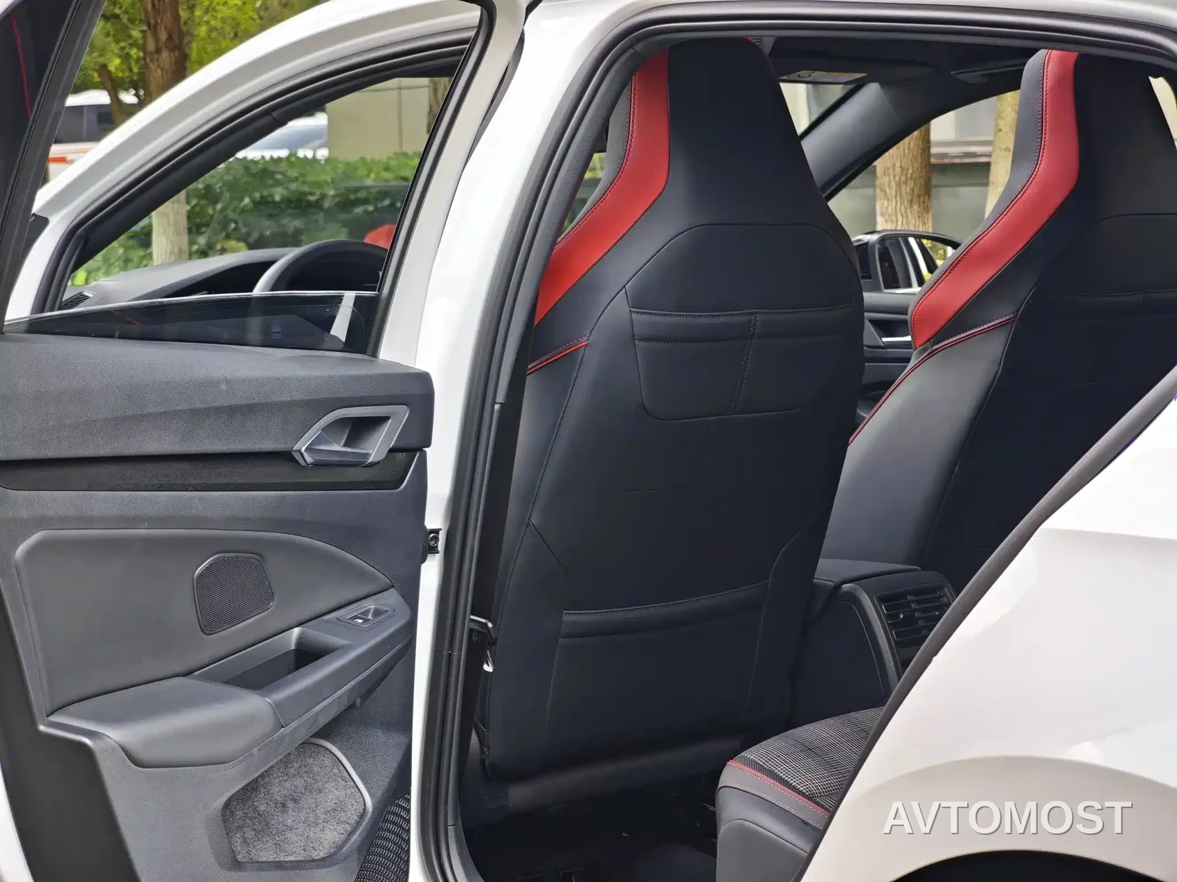 Volkswagen Golf GTI 2023 380TSI DSG GTI — фото 17