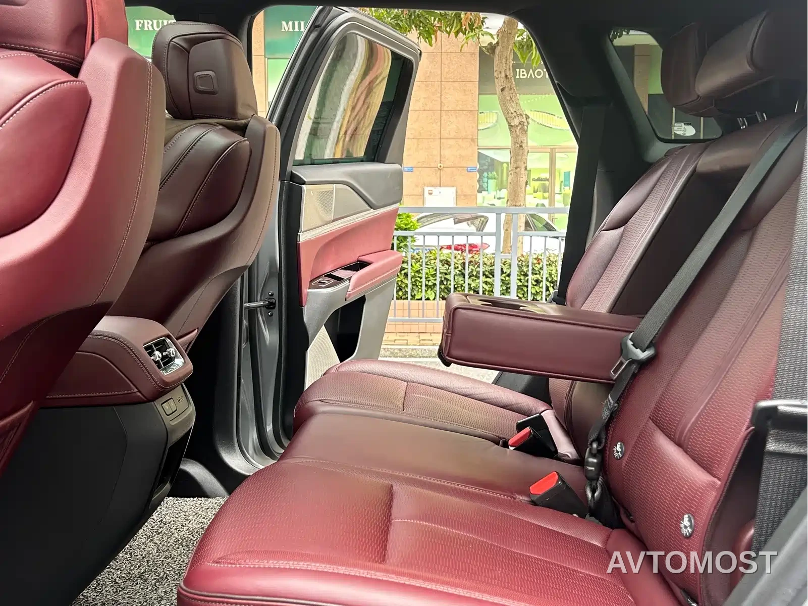 Cadillac XT5 2025 Model 2.0T Platinum — фото 27