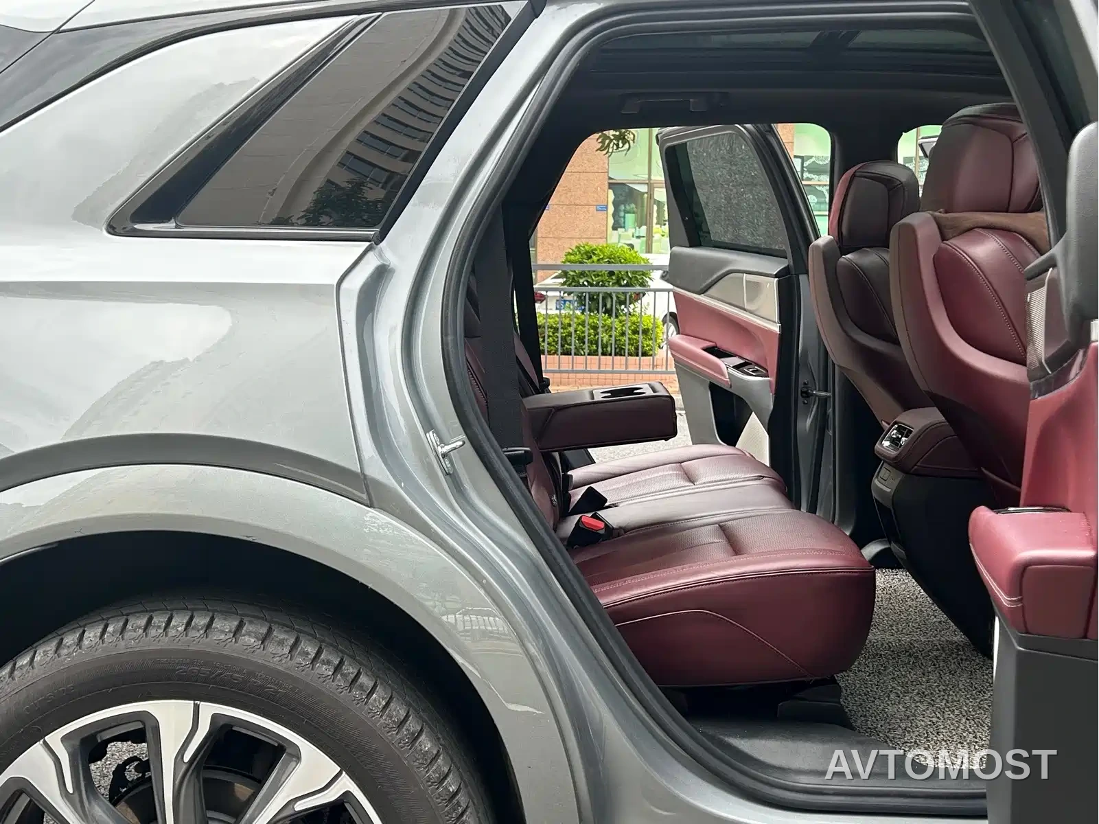 Cadillac XT5 2025 Model 2.0T Platinum — фото 29