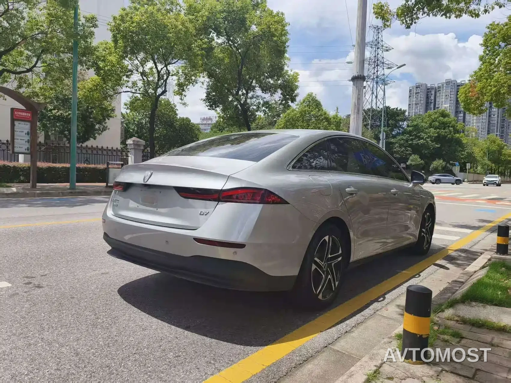 Roewe D7 2023 DMH 125km Flagship Edition — фото 4