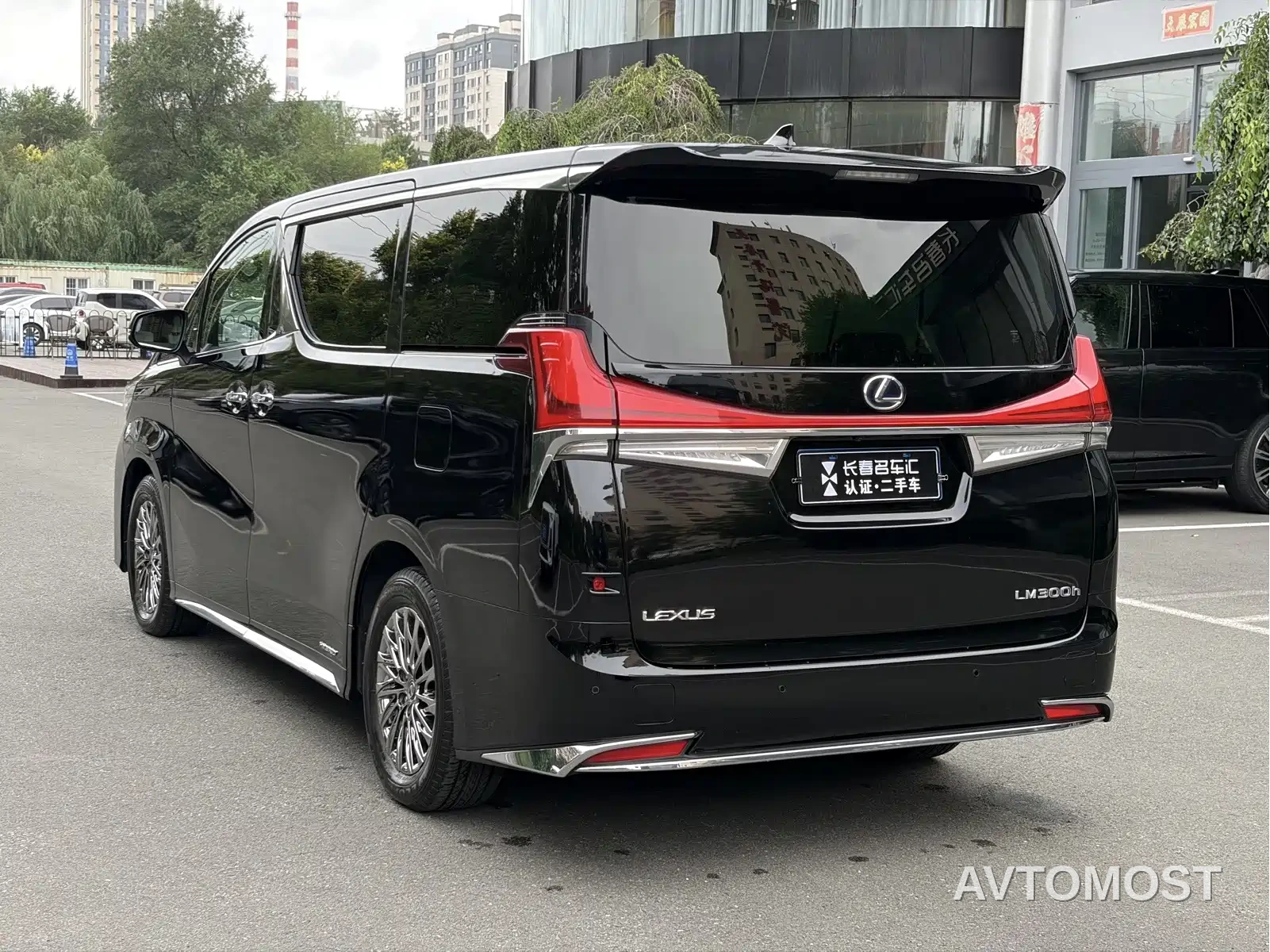 Lexus LM 2020 300h 4-Seat Imperial Edition — фото 7