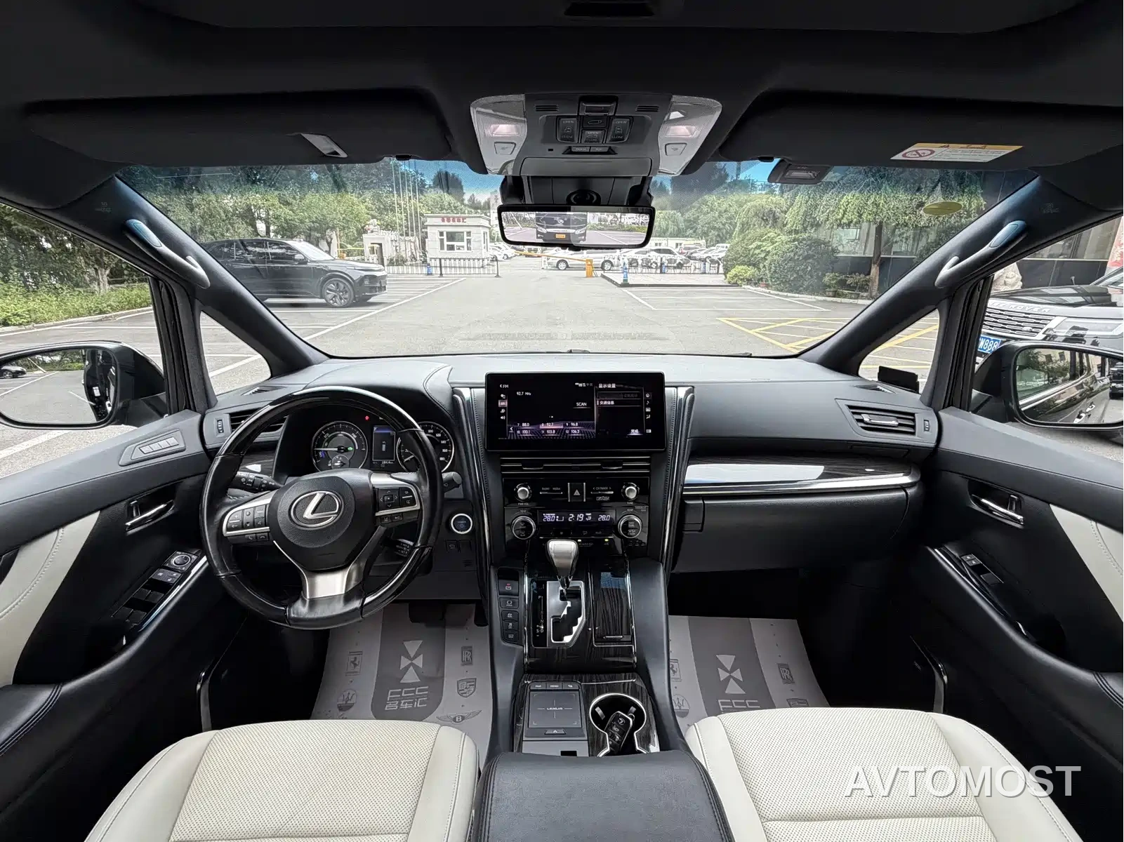 Lexus LM 2020 300h 4-Seat Imperial Edition — фото 10