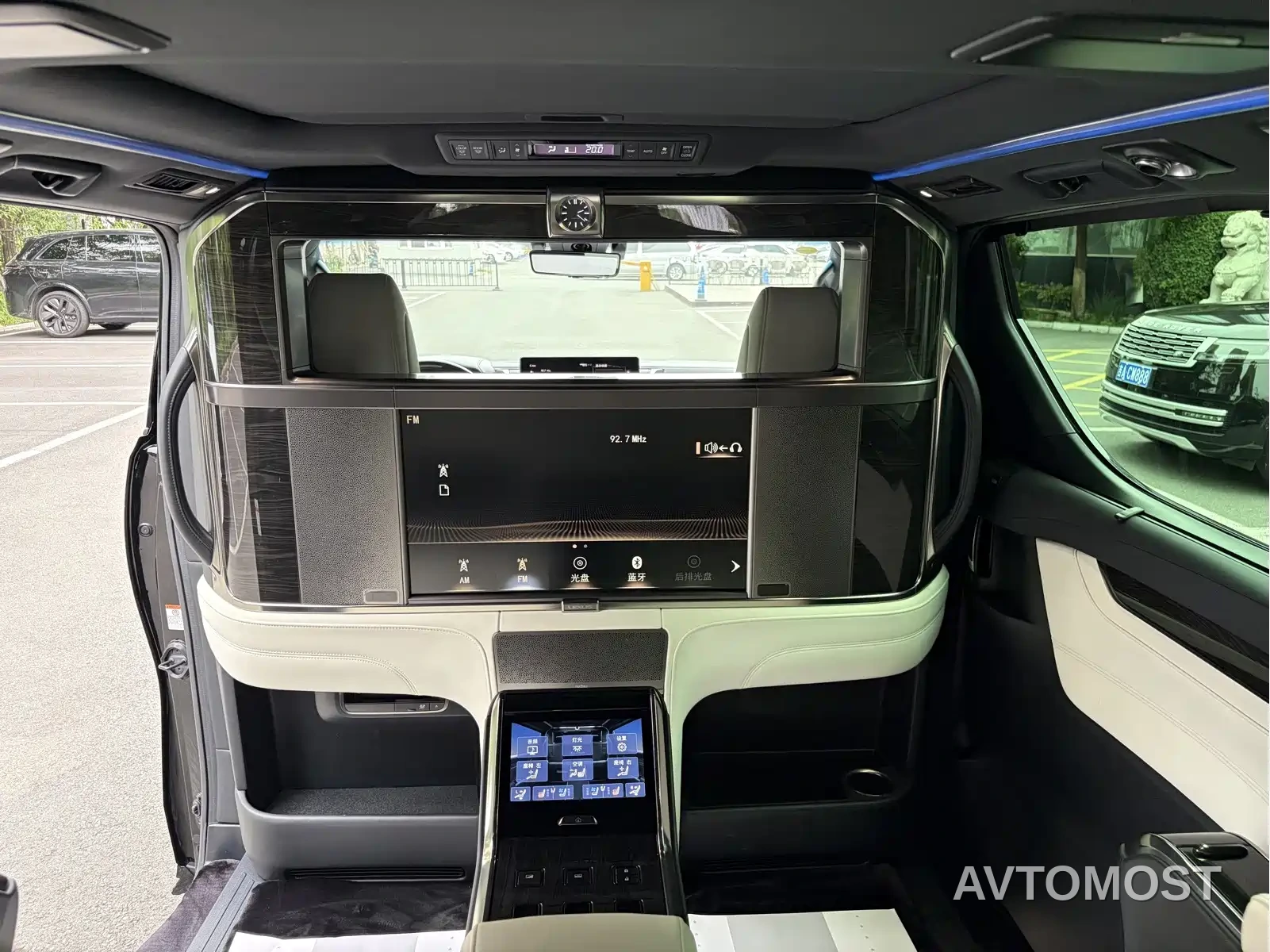 Lexus LM 2020 300h 4-Seat Imperial Edition — фото 15