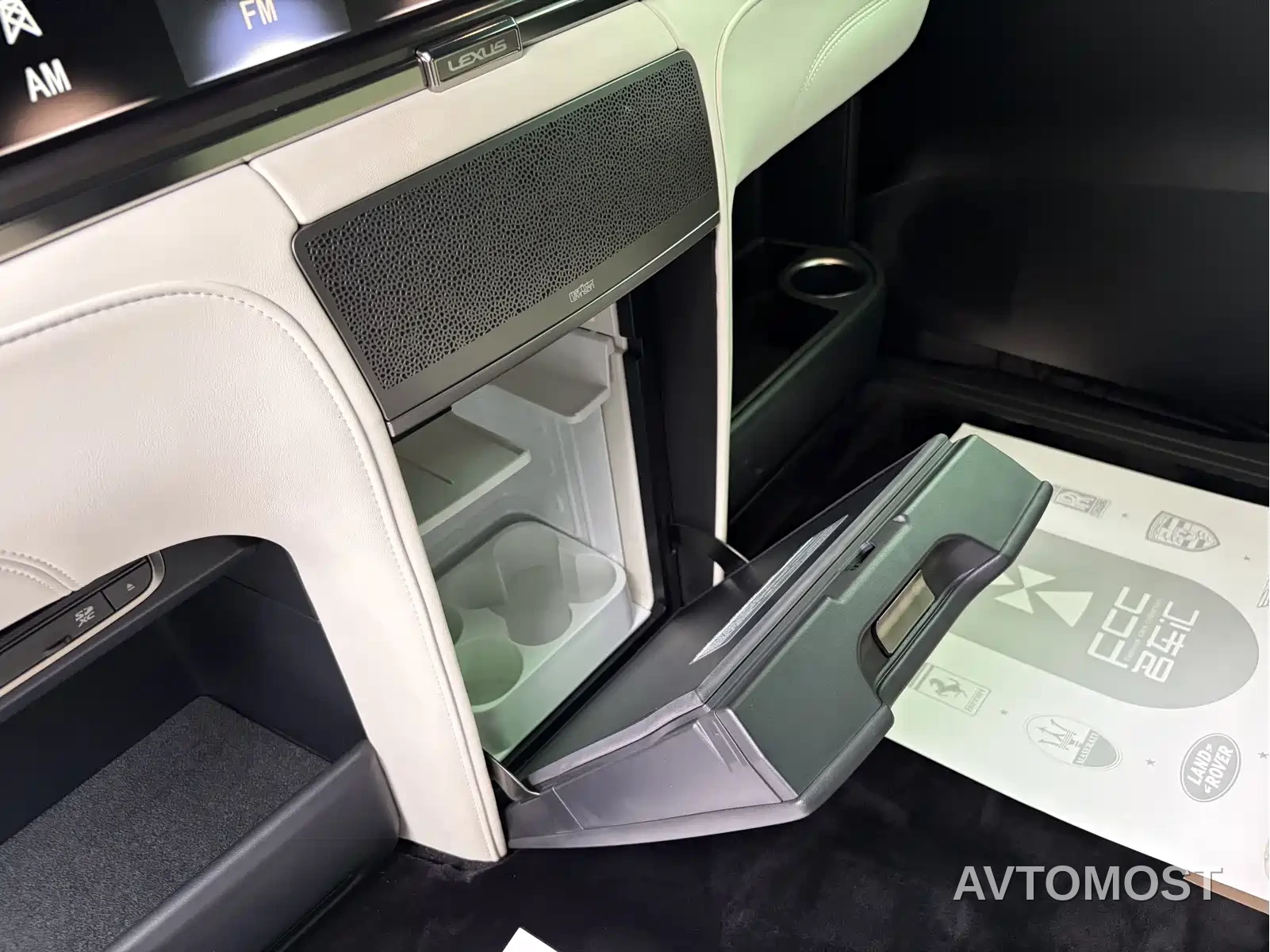 Lexus LM 2020 300h 4-Seat Imperial Edition — фото 20