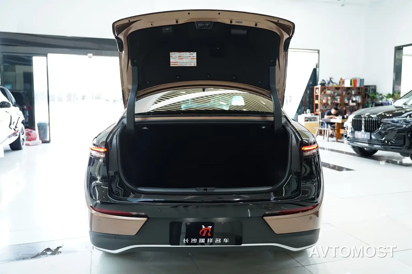 Toyota Crown SportCross 2023 2.4T SportCross HEV AWD Supreme Edition — фото 17