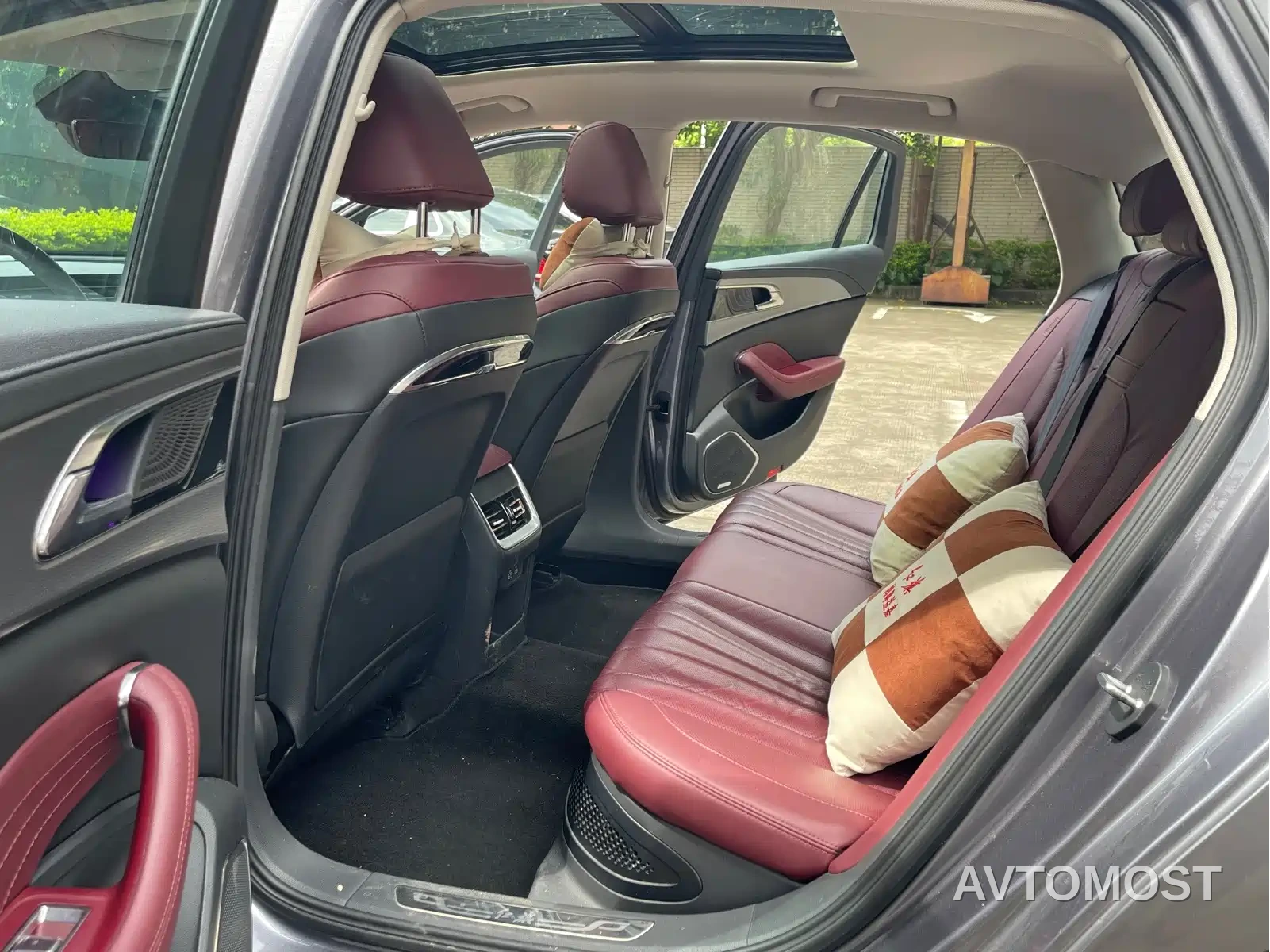 Hongqi H5 2023 1.5T HEV Smart Connect Flag Comfort — фото 10
