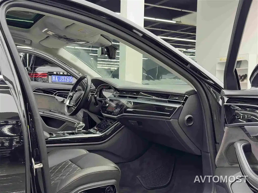 Audi A8 New Energy 2022 A8L 60 TFSIe quattro Collector's Edition — фото 5