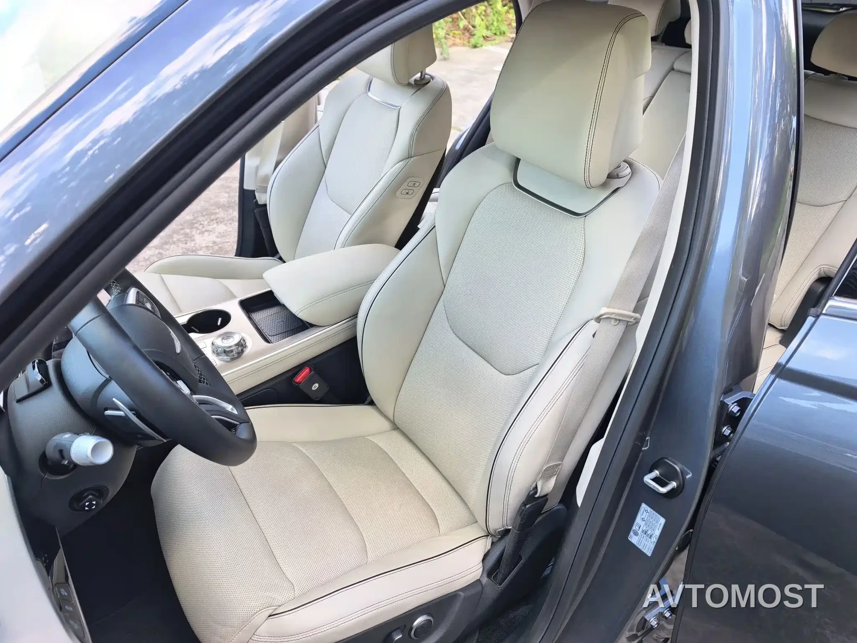 Genesis GV70 2025 2.5T 4WD Flagship Edition — фото 16