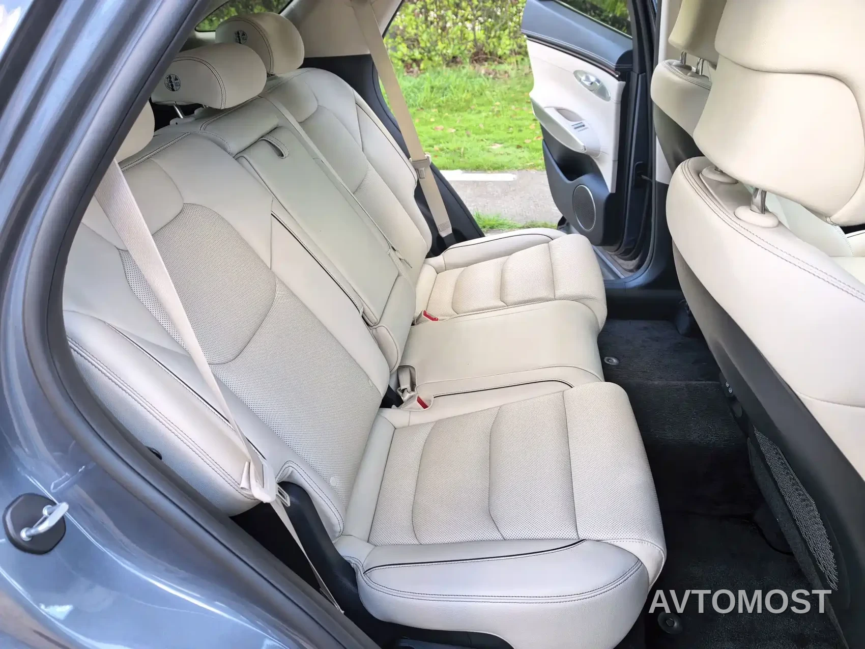 Genesis GV70 2025 2.5T 4WD Flagship Edition — фото 18