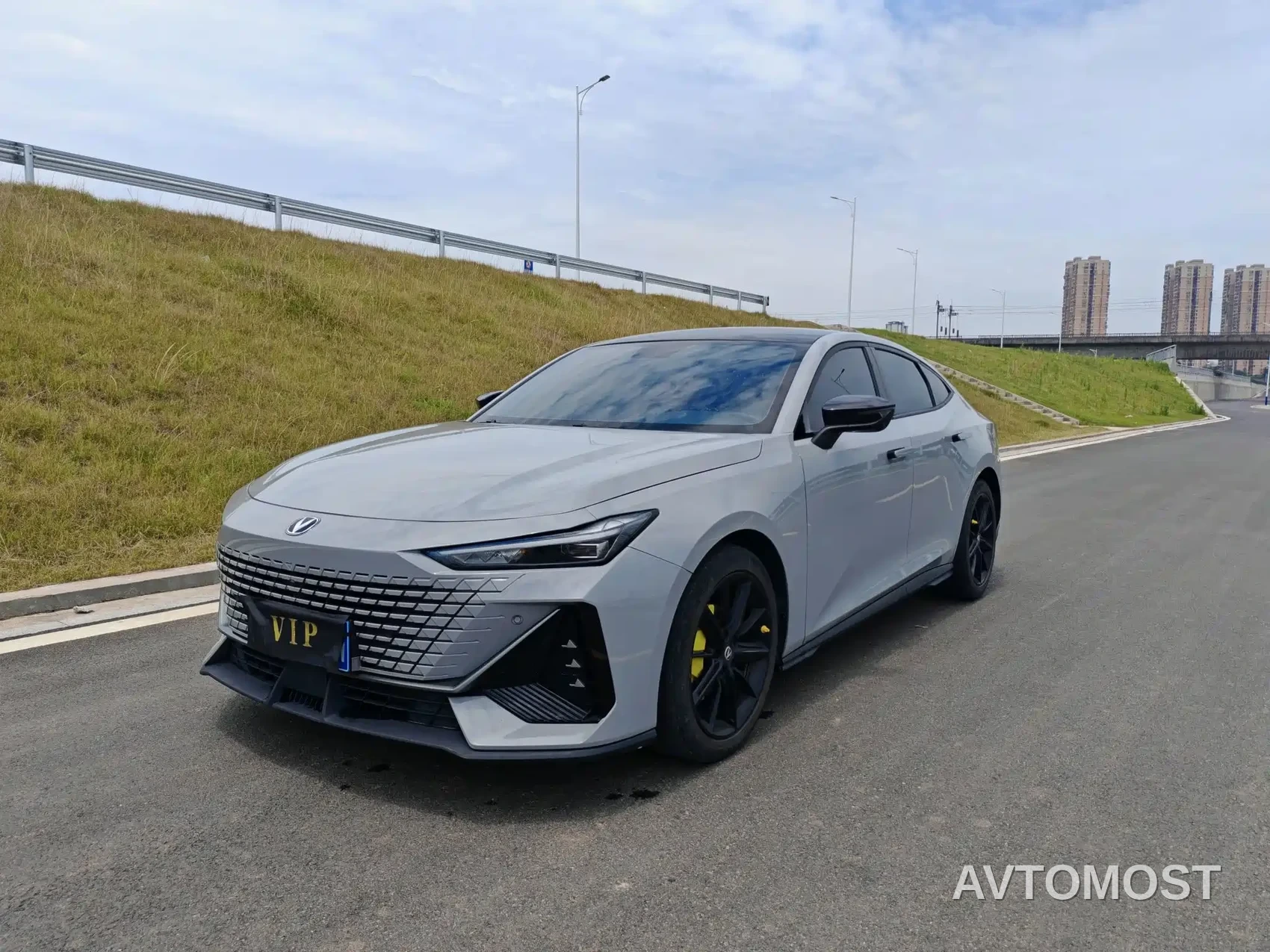 Changan UNI-V 2022 1.5T Premium Model — фото 1