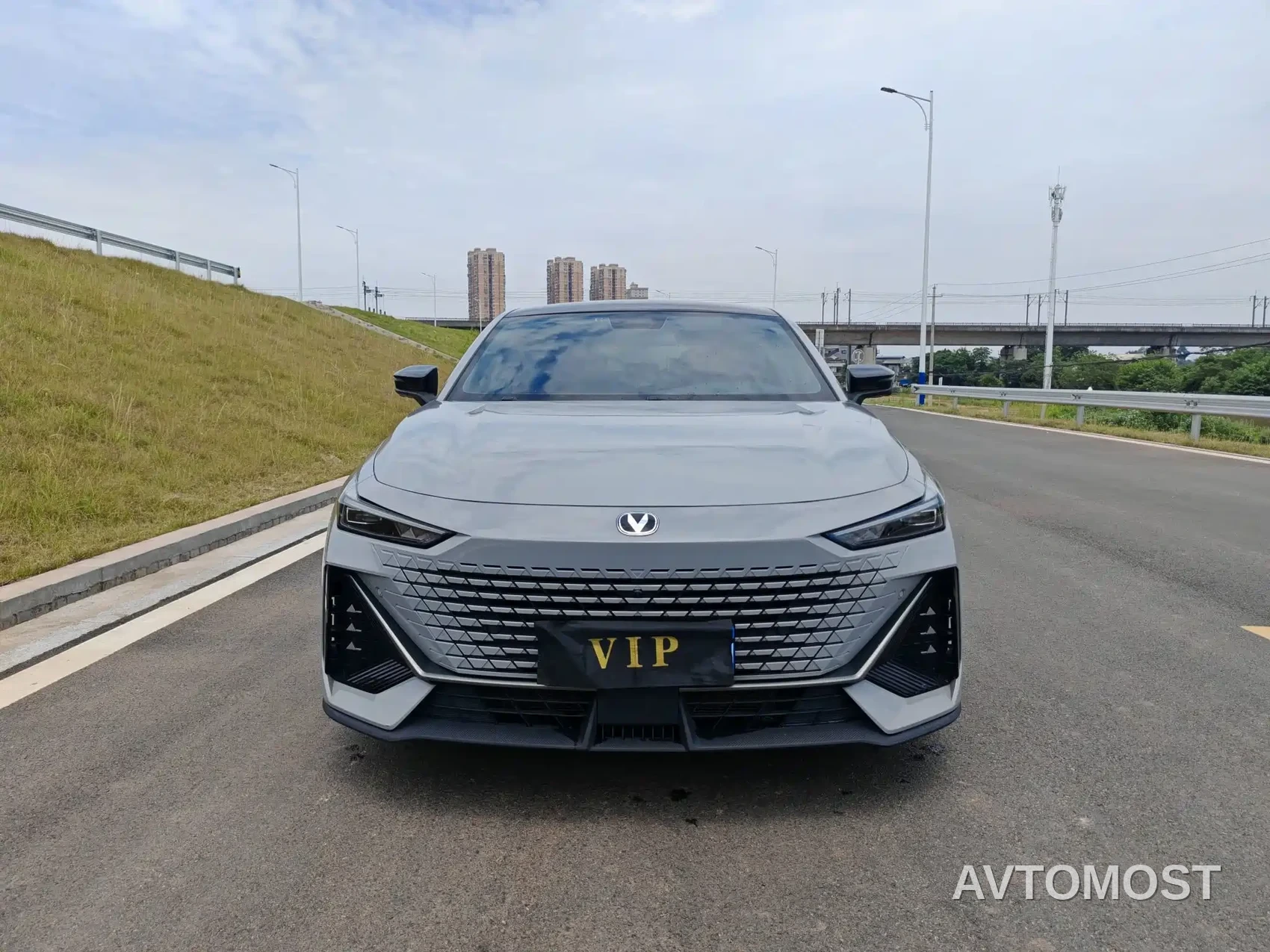 Changan UNI-V 2022 1.5T Premium Model — фото 2