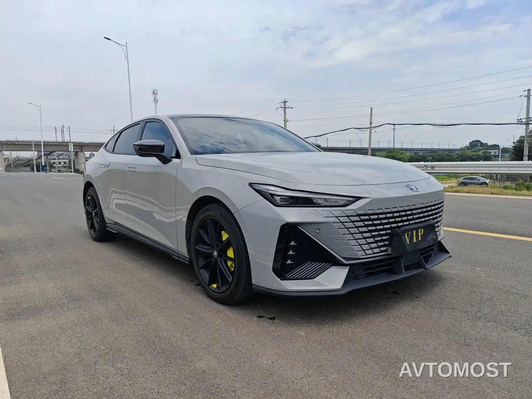 Changan UNI-V 2022 1.5T Premium Model — фото 3