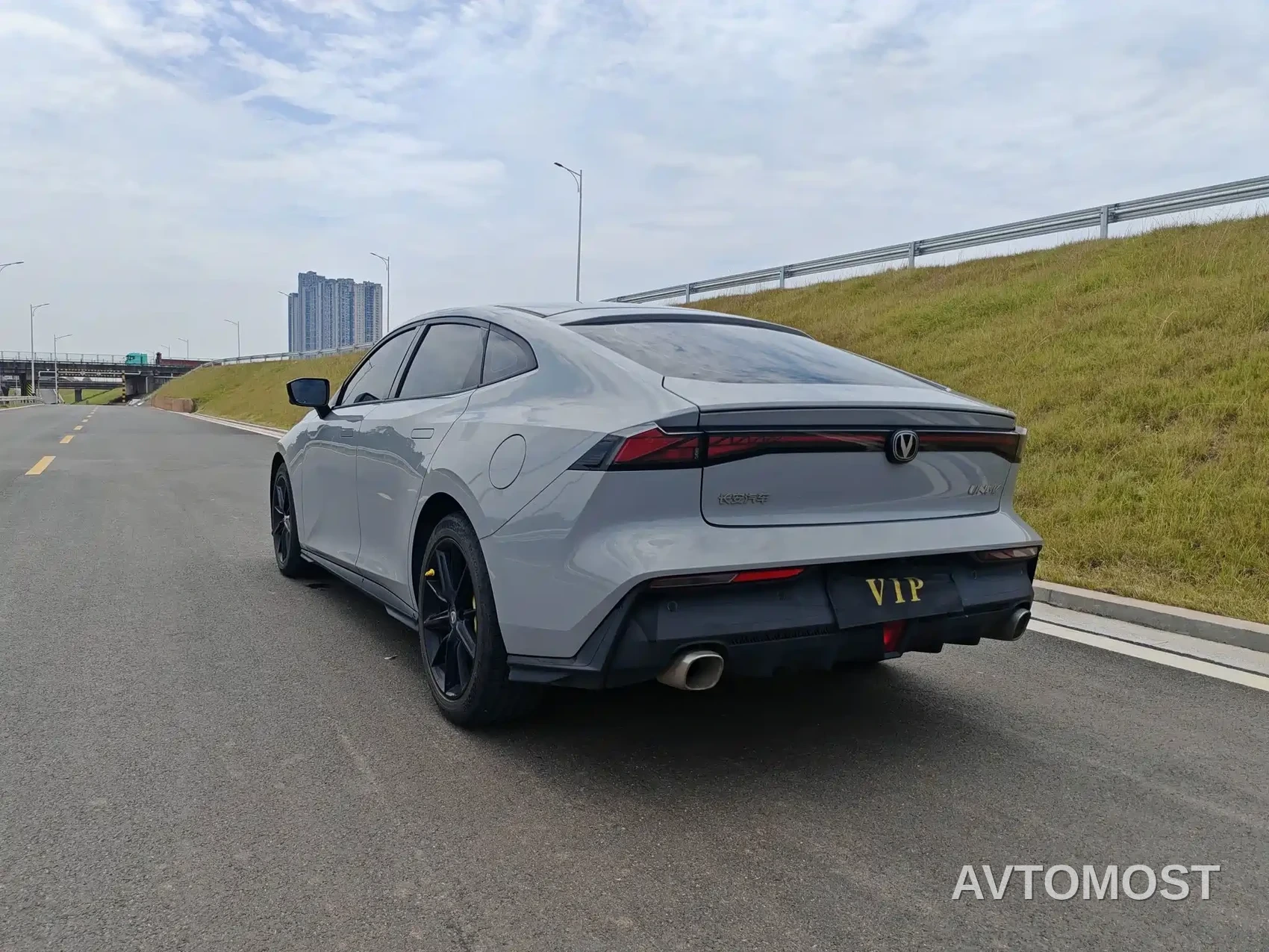 Changan UNI-V 2022 1.5T Premium Model — фото 5