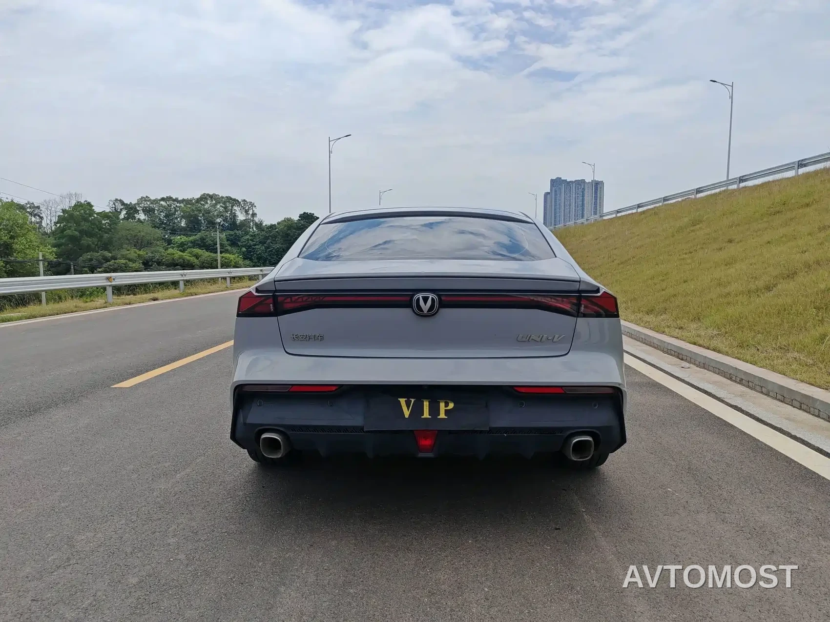 Changan UNI-V 2022 1.5T Premium Model — фото 6