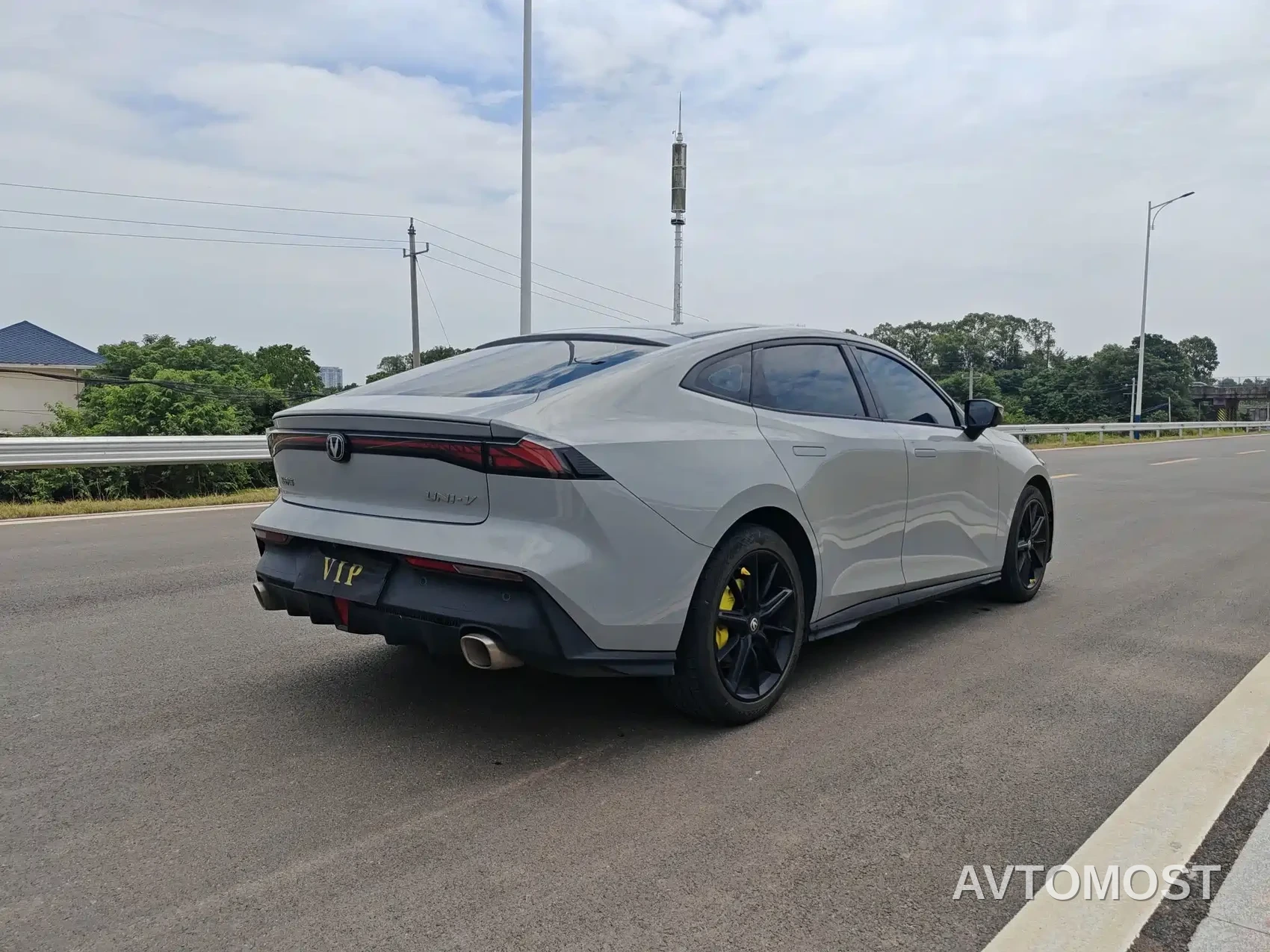 Changan UNI-V 2022 1.5T Premium Model — фото 7