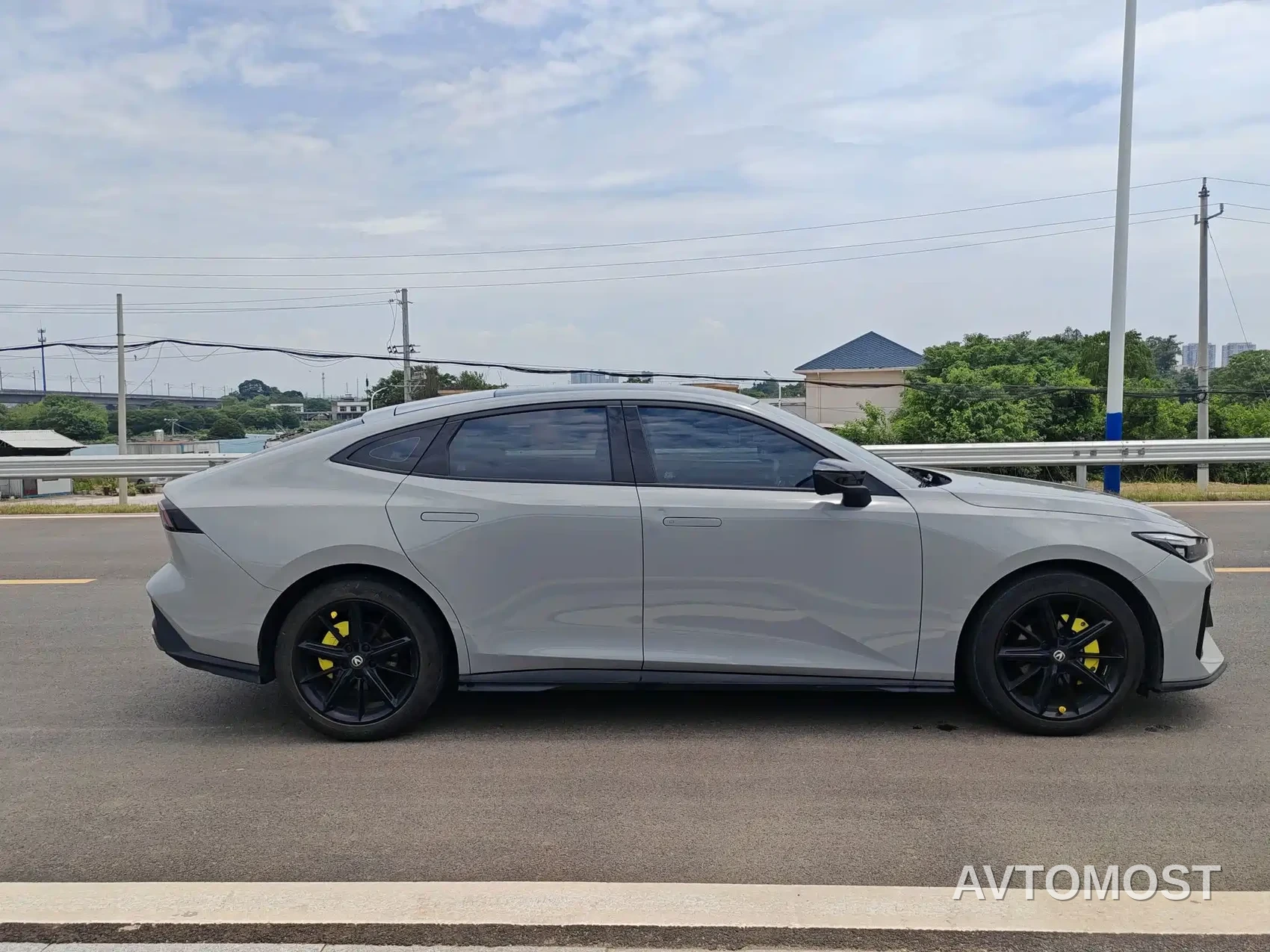 Changan UNI-V 2022 1.5T Premium Model — фото 8