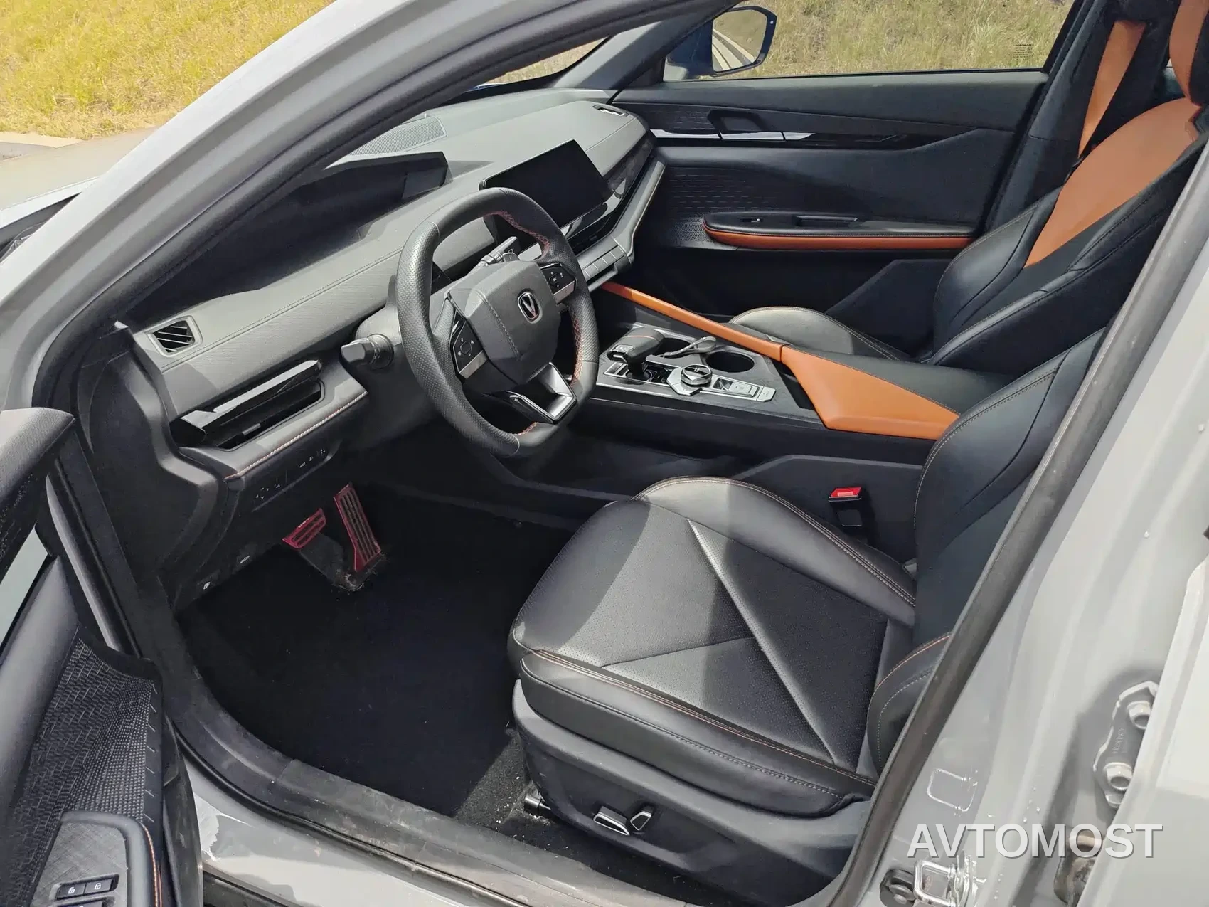 Changan UNI-V 2022 1.5T Premium Model — фото 9