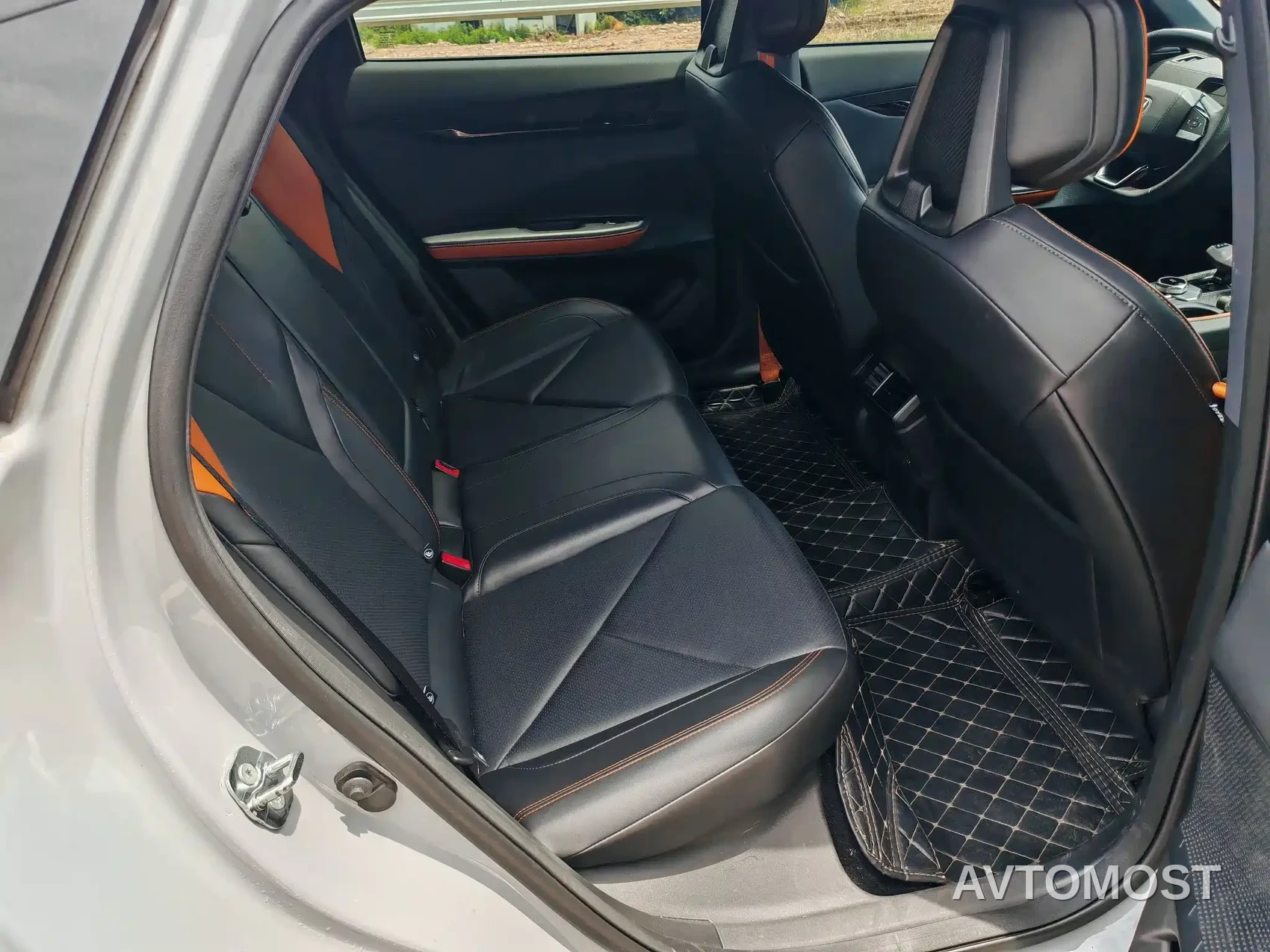 Changan UNI-V 2022 1.5T Premium Model — фото 11