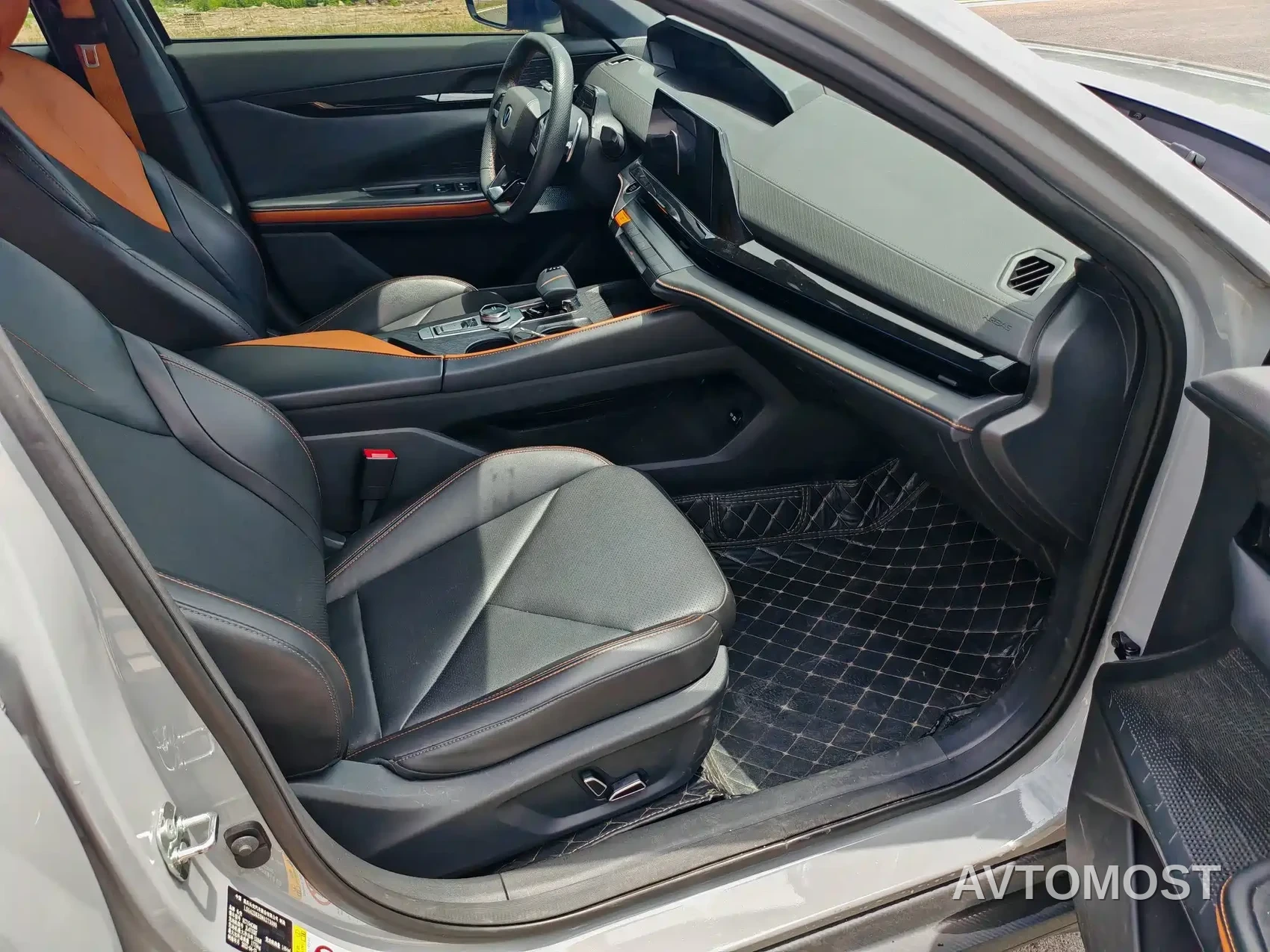 Changan UNI-V 2022 1.5T Premium Model — фото 12