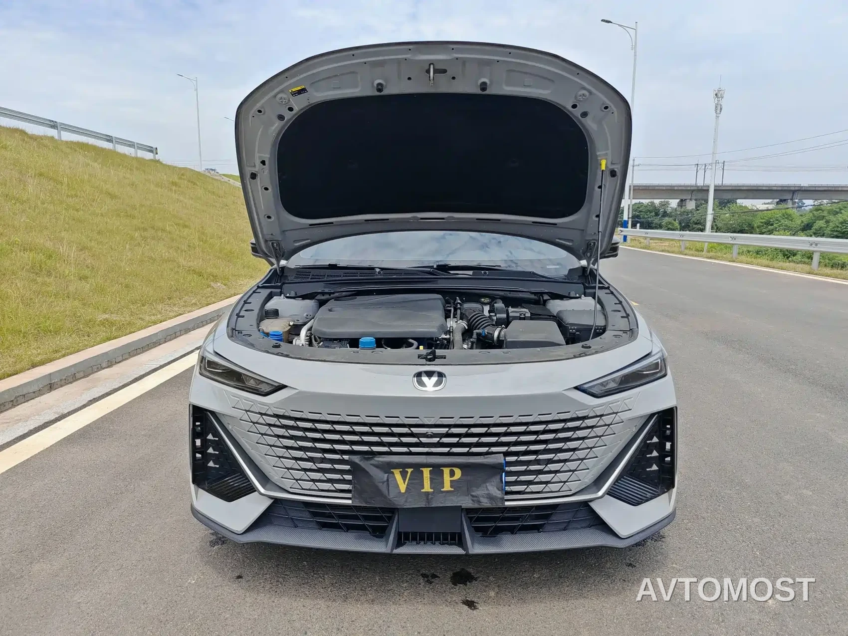 Changan UNI-V 2022 1.5T Premium Model — фото 14