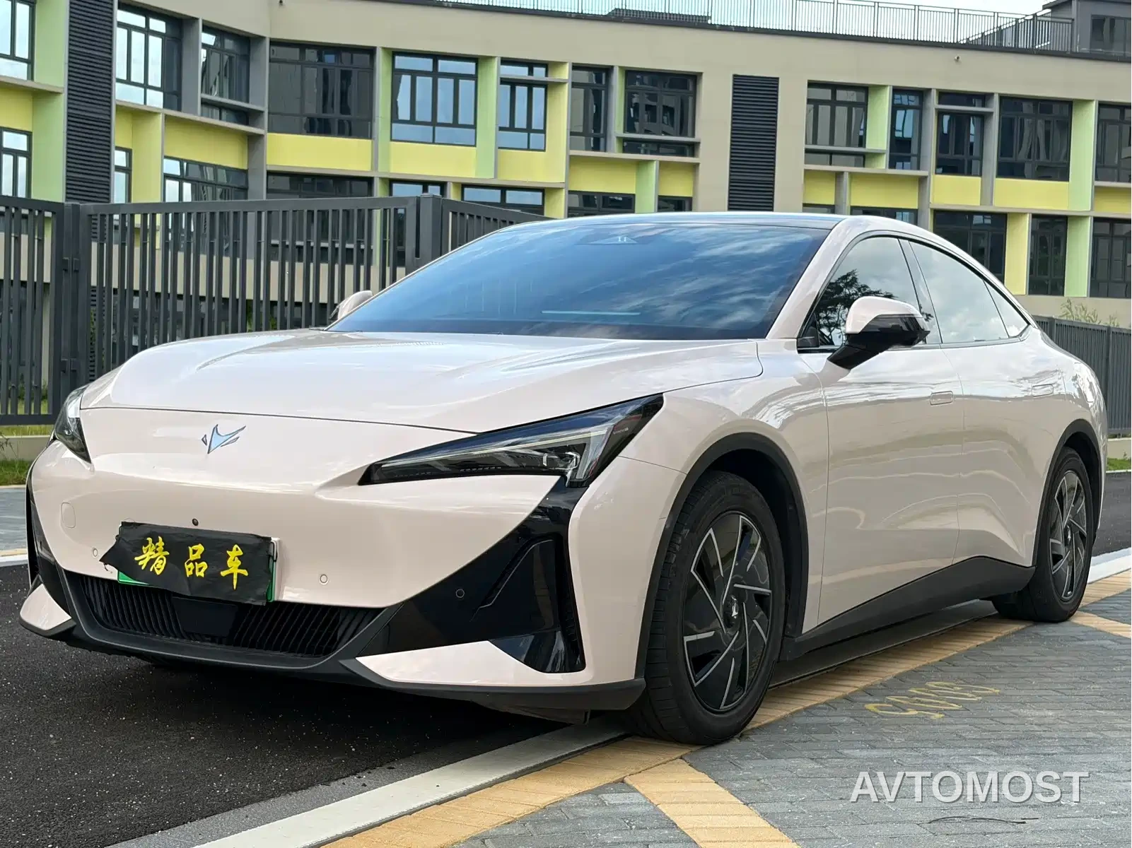 Arcfox Alpha S5 2025 Model 560PRO 185kW — фото 1