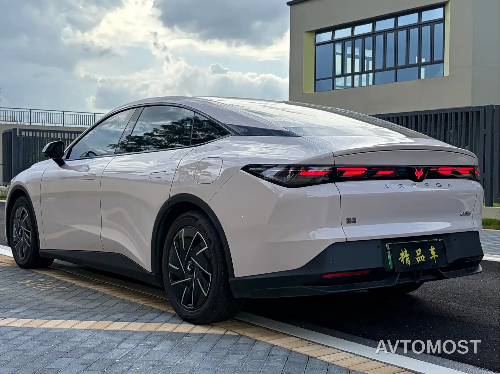 Arcfox Alpha S5 2025 Model 560PRO 185kW — фото 9