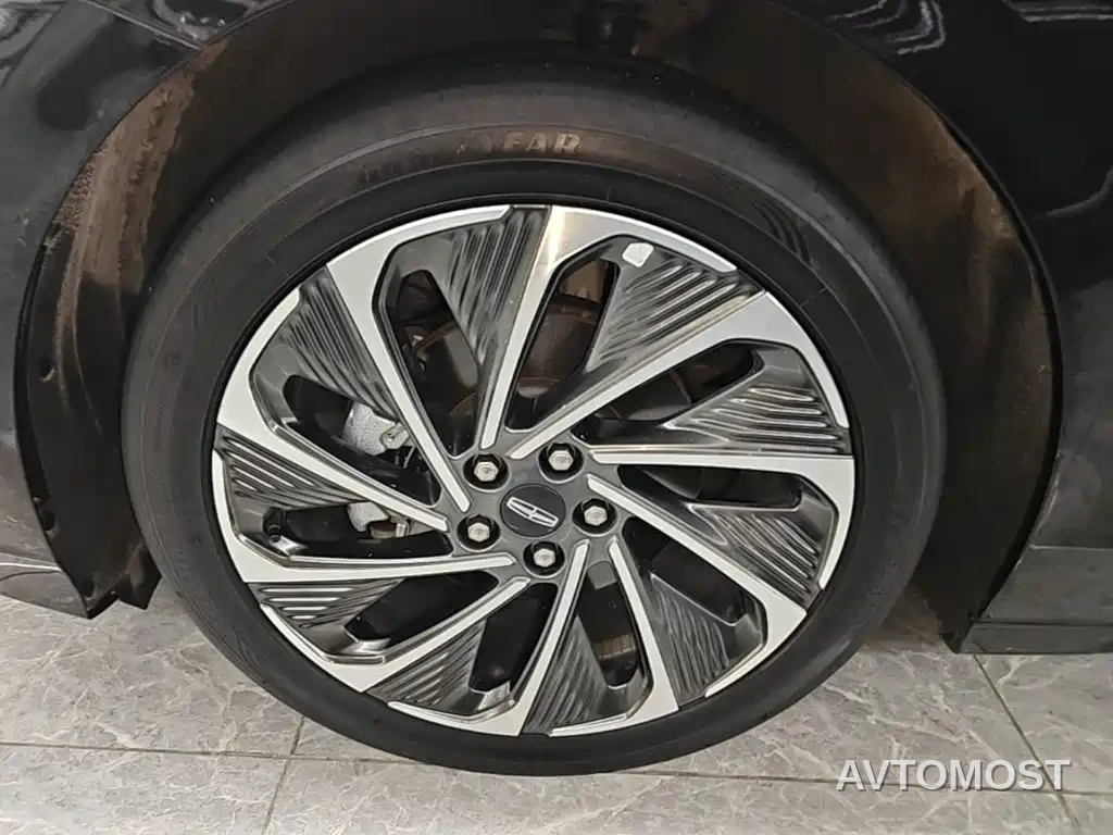 Lincoln Z 2024 2.0T 2WD Premium Hybrid — фото 18