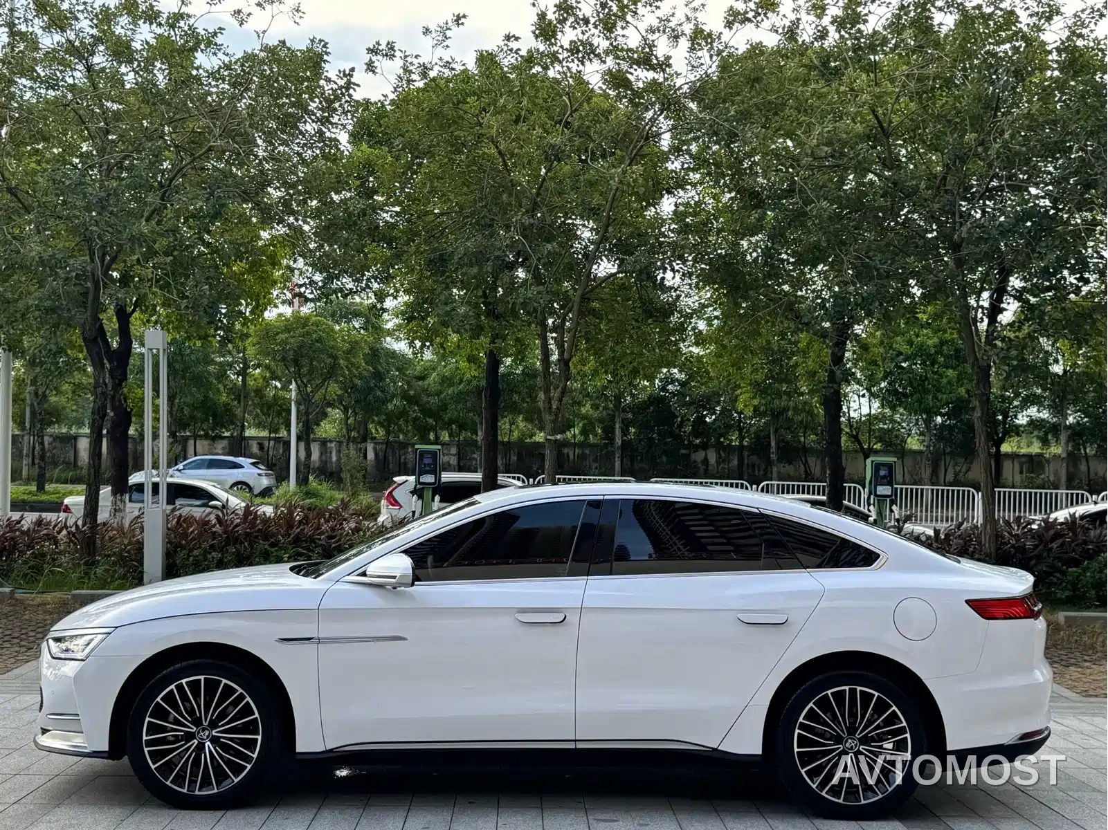BYD Han 2020 DM AWD Performance Luxury Edition — фото 14