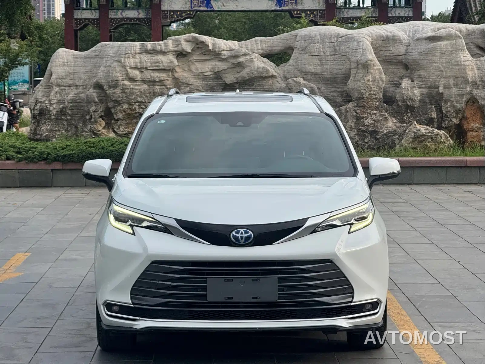 Toyota Sienna 2021 2.5L Hybrid Ultimate Edition — фото 2