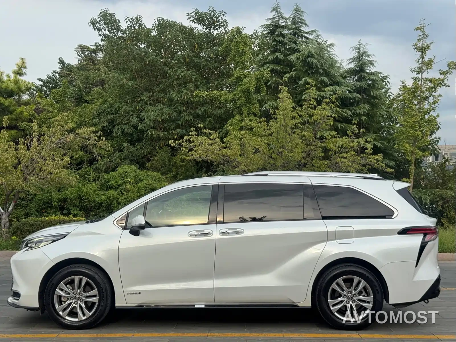 Toyota Sienna 2021 2.5L Hybrid Ultimate Edition — фото 4
