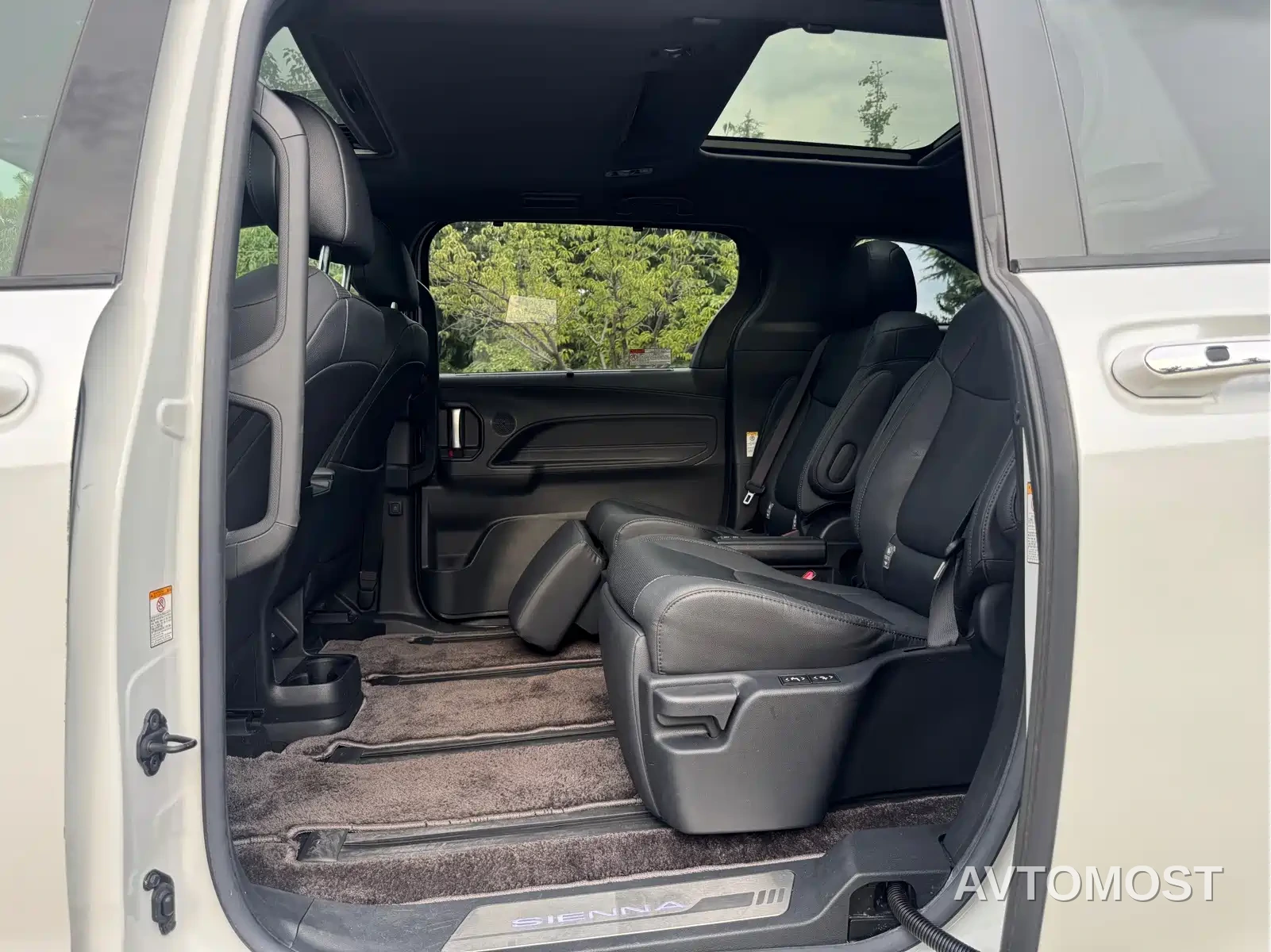 Toyota Sienna 2021 2.5L Hybrid Ultimate Edition — фото 12