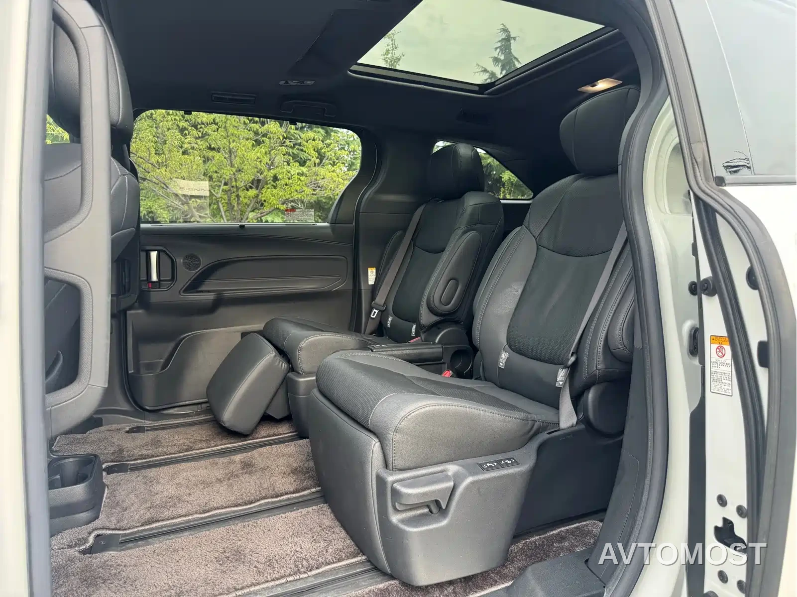 Toyota Sienna 2021 2.5L Hybrid Ultimate Edition — фото 13