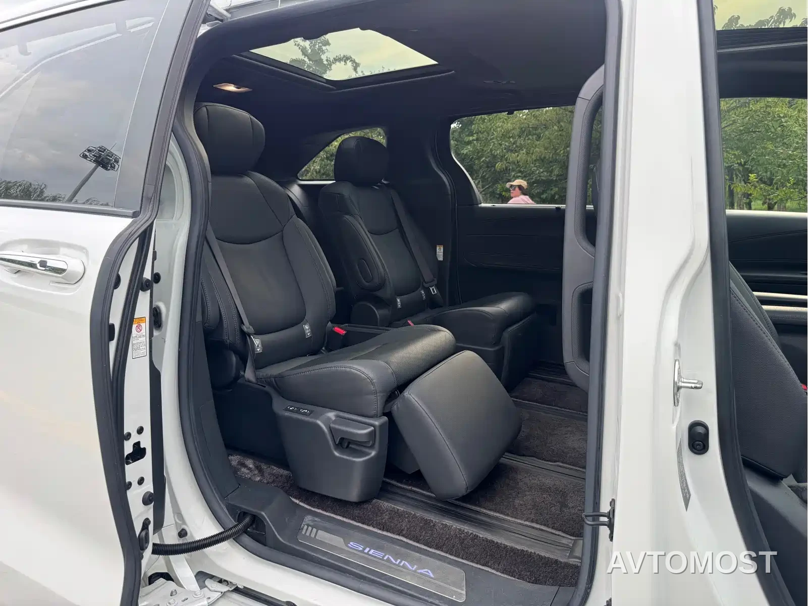 Toyota Sienna 2021 2.5L Hybrid Ultimate Edition — фото 23