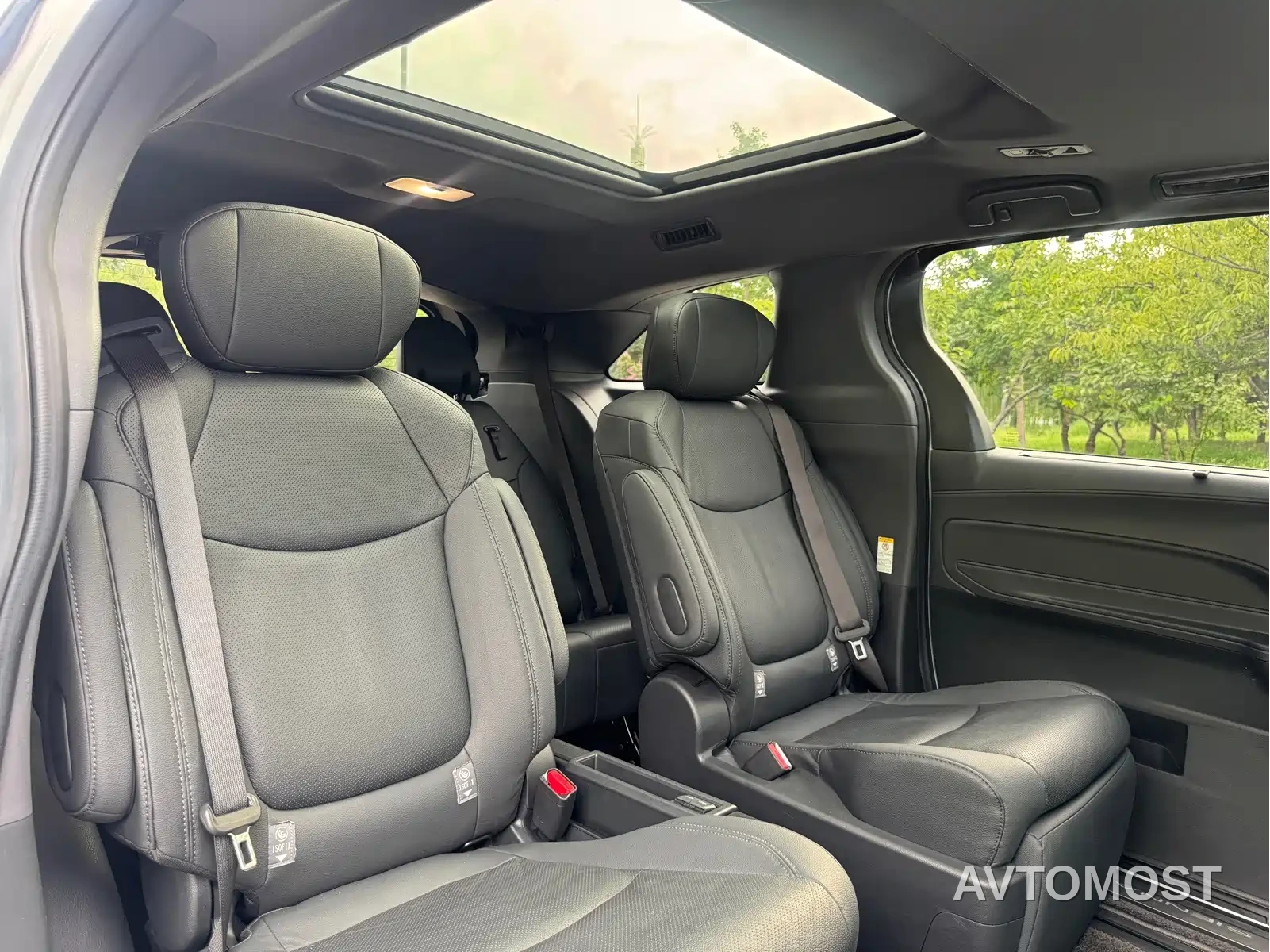 Toyota Sienna 2021 2.5L Hybrid Ultimate Edition — фото 25