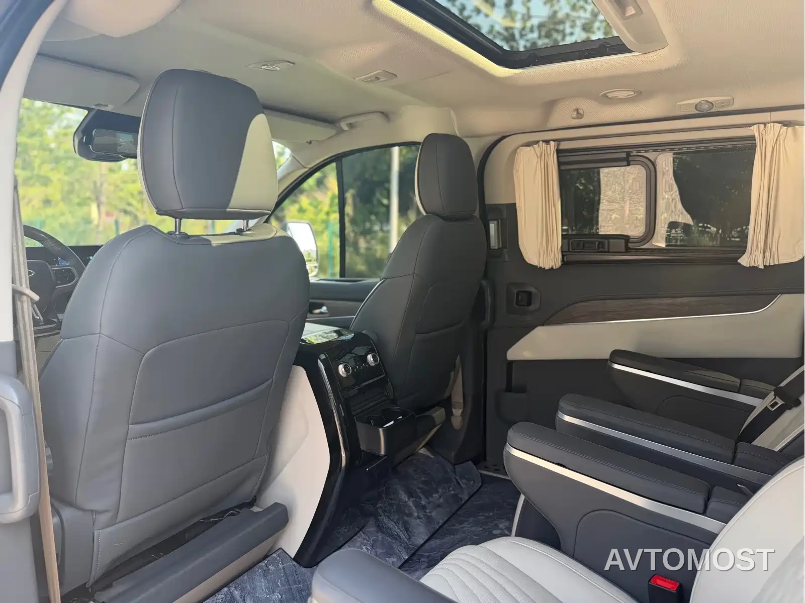 Ford Tourneo 2024 Model 2.0T Auto Supreme Plus Edition — фото 7