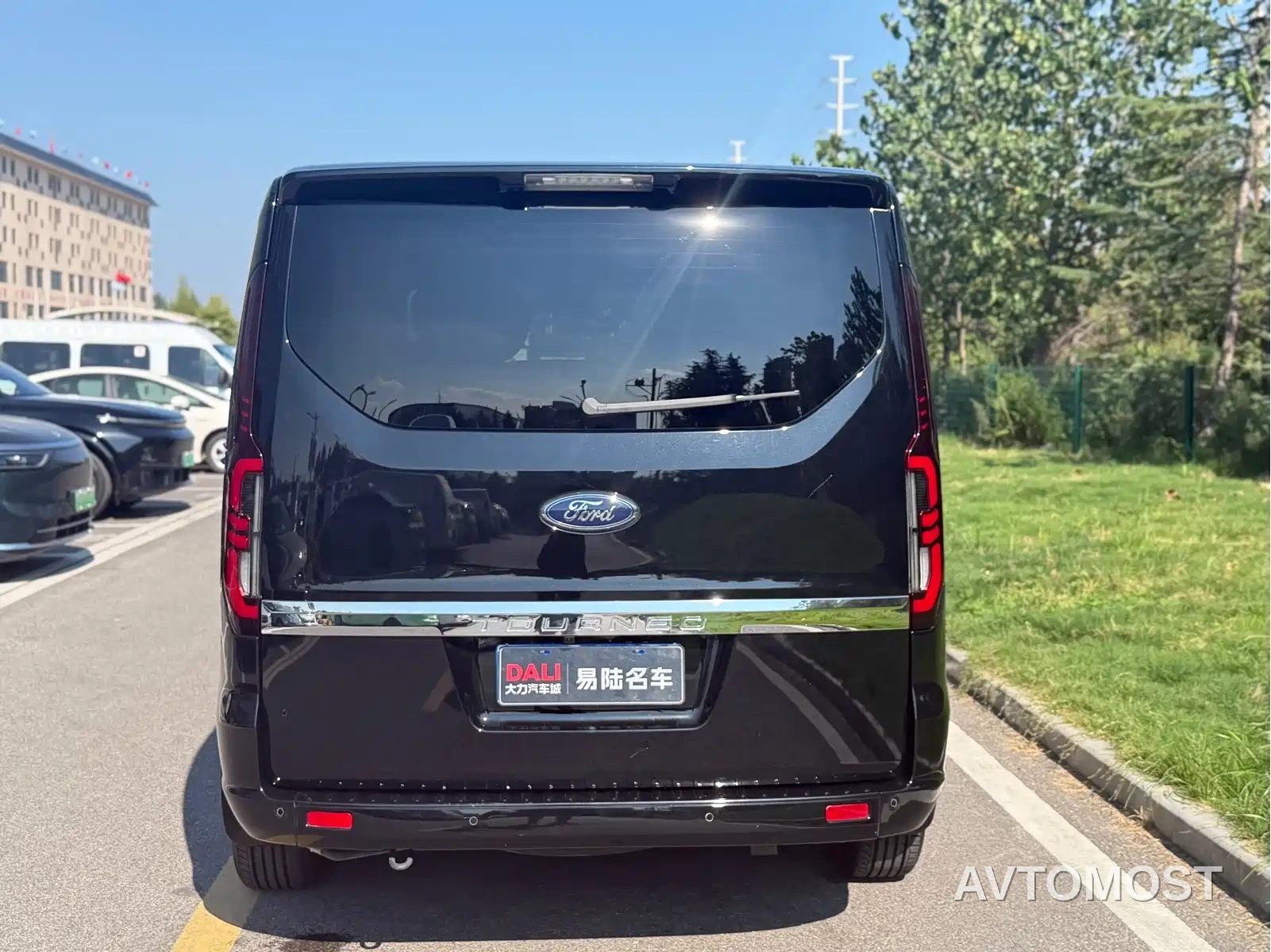 Ford Tourneo 2024 Model 2.0T Auto Supreme Plus Edition — фото 13