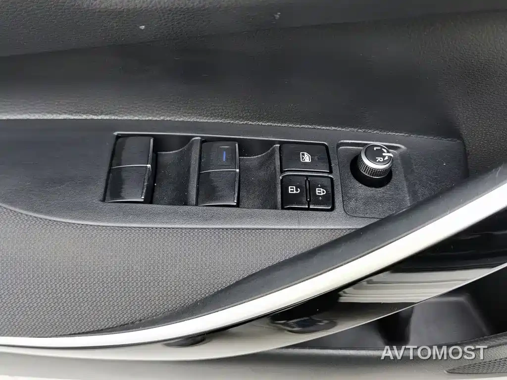 Toyota Corolla 2021 Hybrid 1.8L E-CVT Elite Edition — фото 8