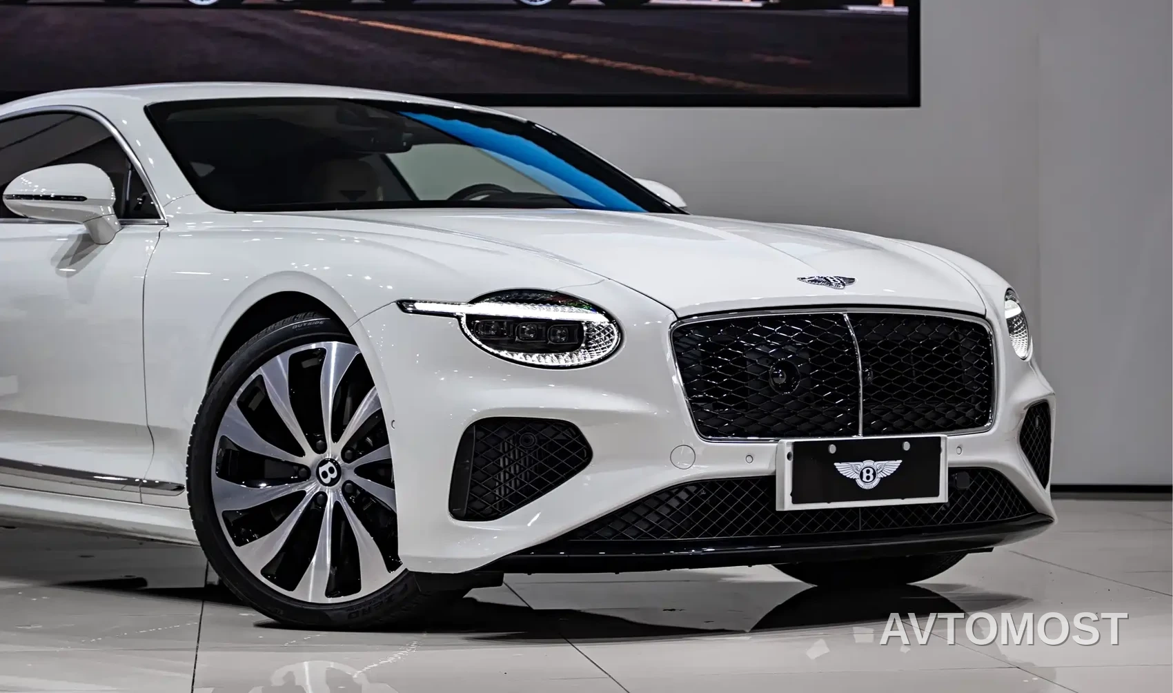 Bentley Continental Plug-in Hybrid 2026 GT Base Model — фото 6