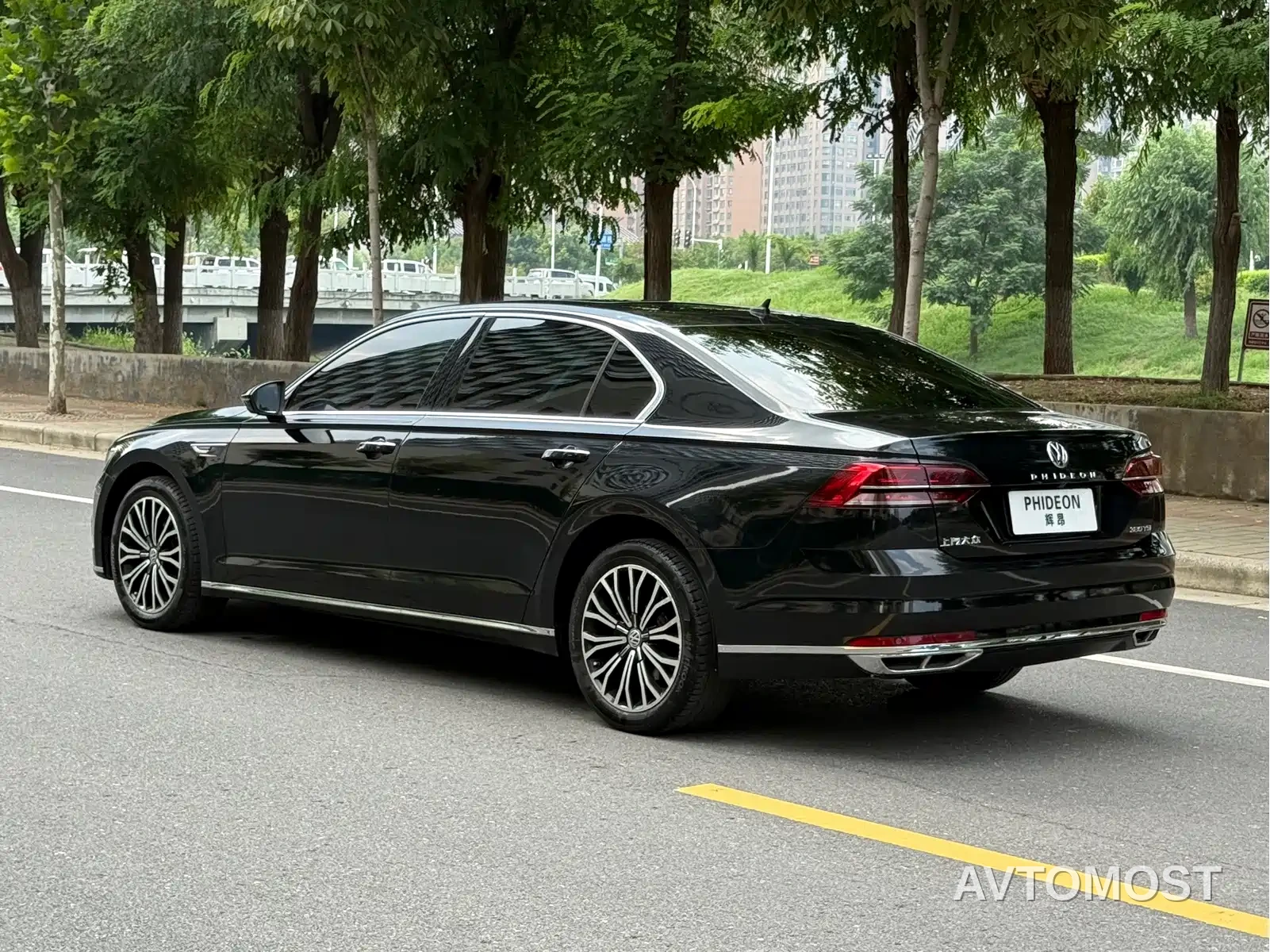 Volkswagen Phideon 2021 380TSI Luxury Edition — фото 8