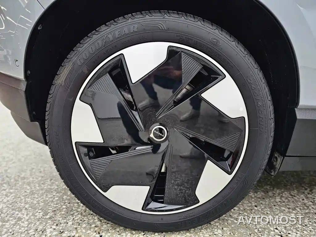 Volvo EX30 2025 RWD Long Range Ultra — фото 6