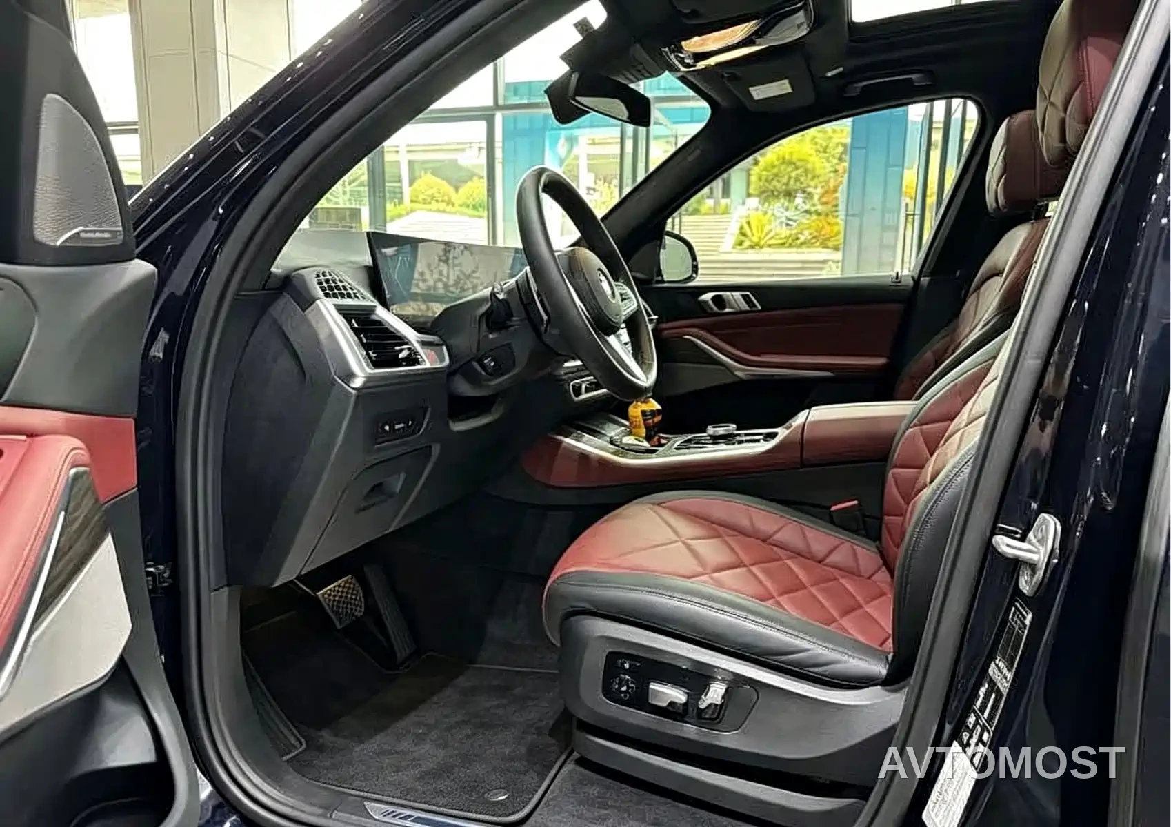 BMW X5 2023 xDrive 40Li M Sport Package — фото 4
